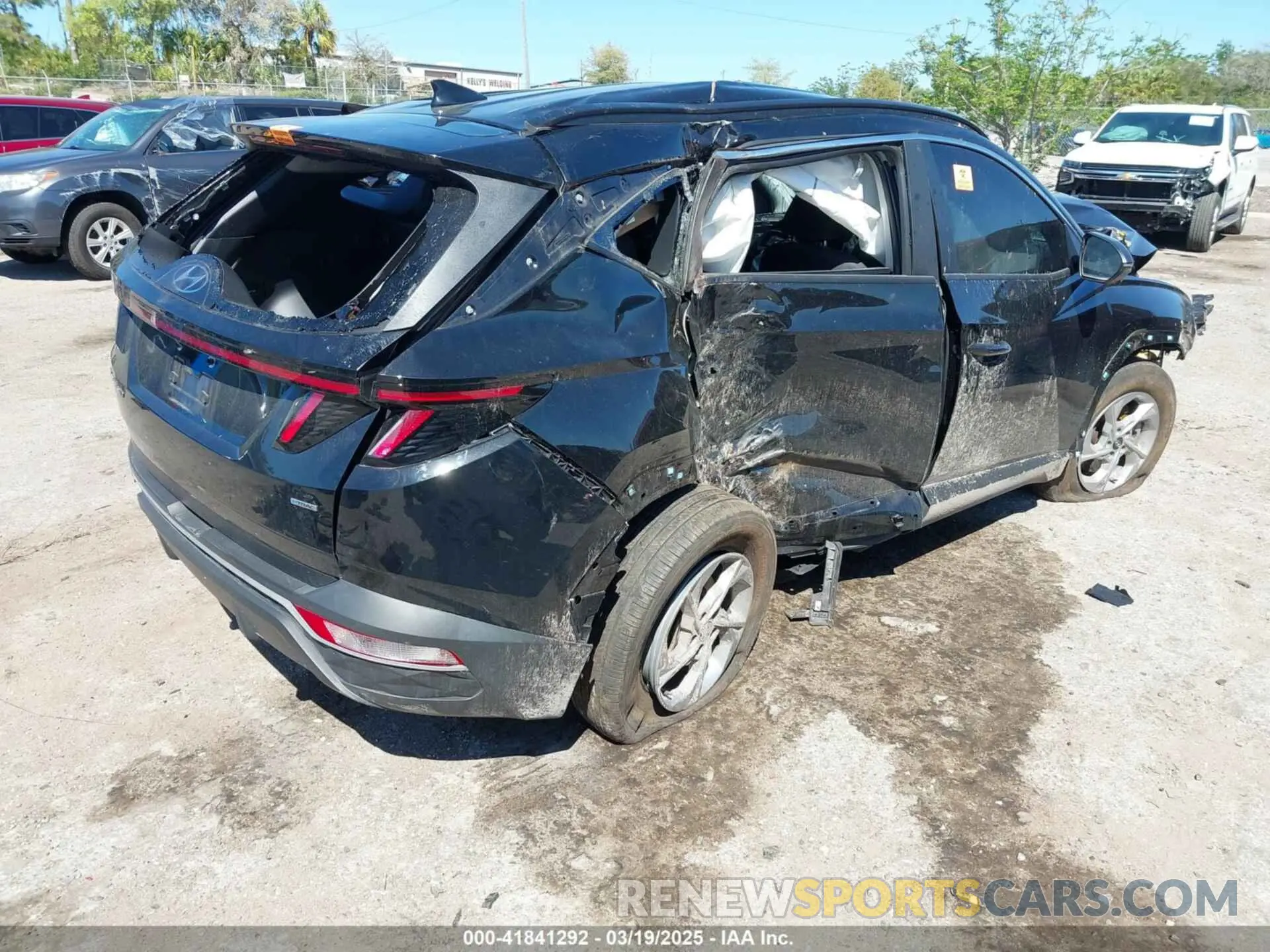 4 fotografías del automóvil dañado 5NMJBCAE6PH236477 HYUNDAI TUCSON 2023