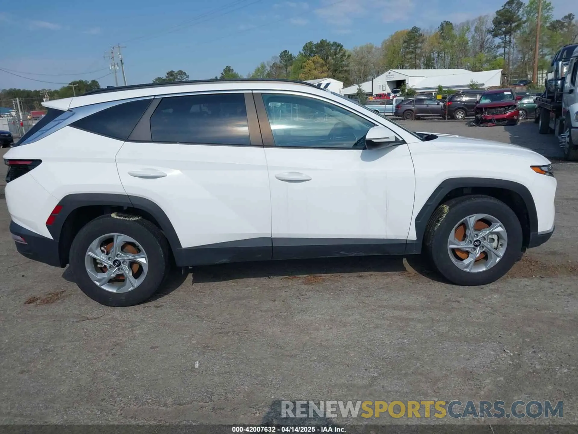13 fotografías del automóvil dañado 5NMJBCAE7PH217517 HYUNDAI TUCSON 2023