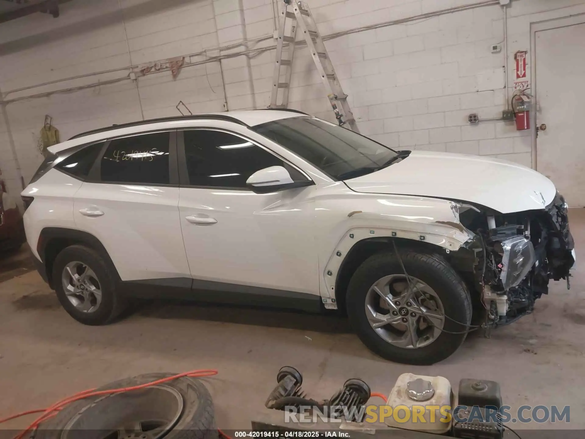 13 fotografías del automóvil dañado 5NMJBCAE9PH271742 HYUNDAI TUCSON 2023