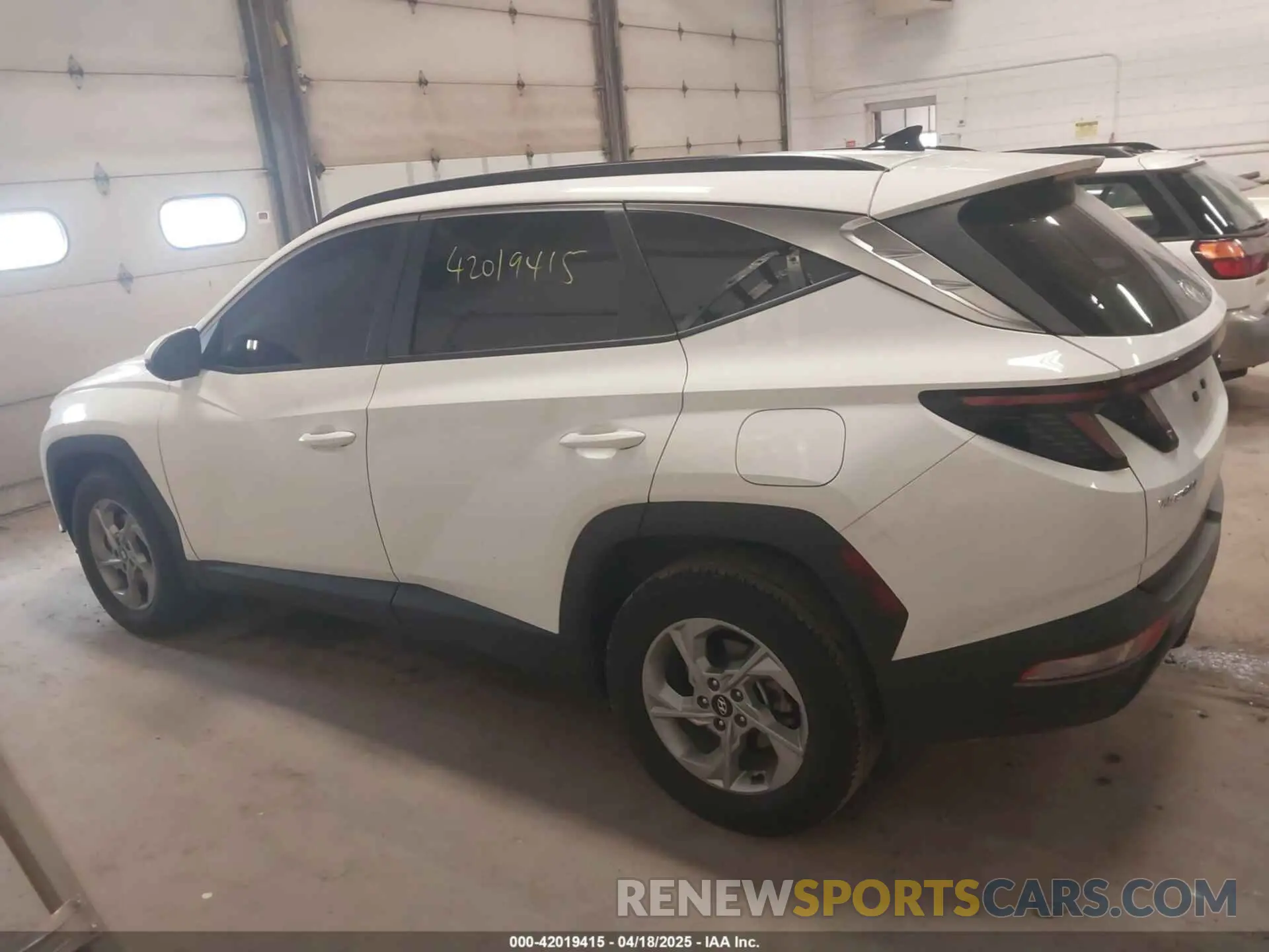 14 fotografías del automóvil dañado 5NMJBCAE9PH271742 HYUNDAI TUCSON 2023
