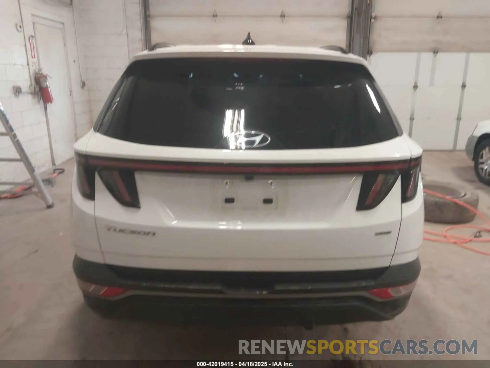 16 fotografías del automóvil dañado 5NMJBCAE9PH271742 HYUNDAI TUCSON 2023