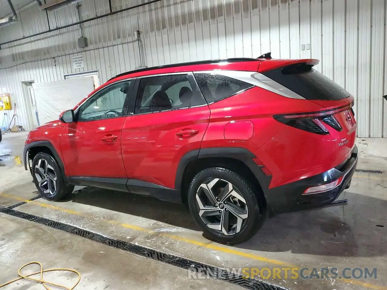 2 fotografías del automóvil dañado 5NMJFCAE0PH174269 HYUNDAI TUCSON 2023
