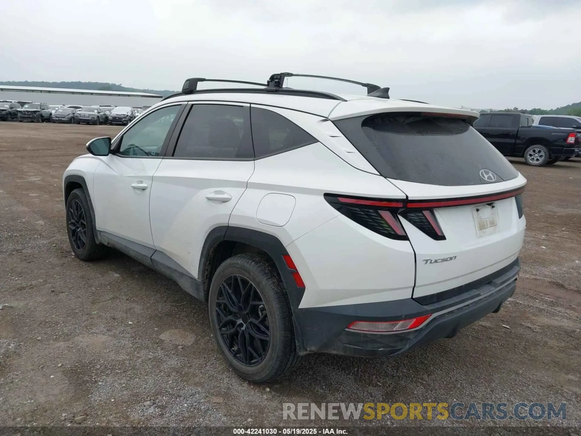 3 fotografías del automóvil dañado 5NMJFCAE0PH197194 HYUNDAI TUCSON 2023