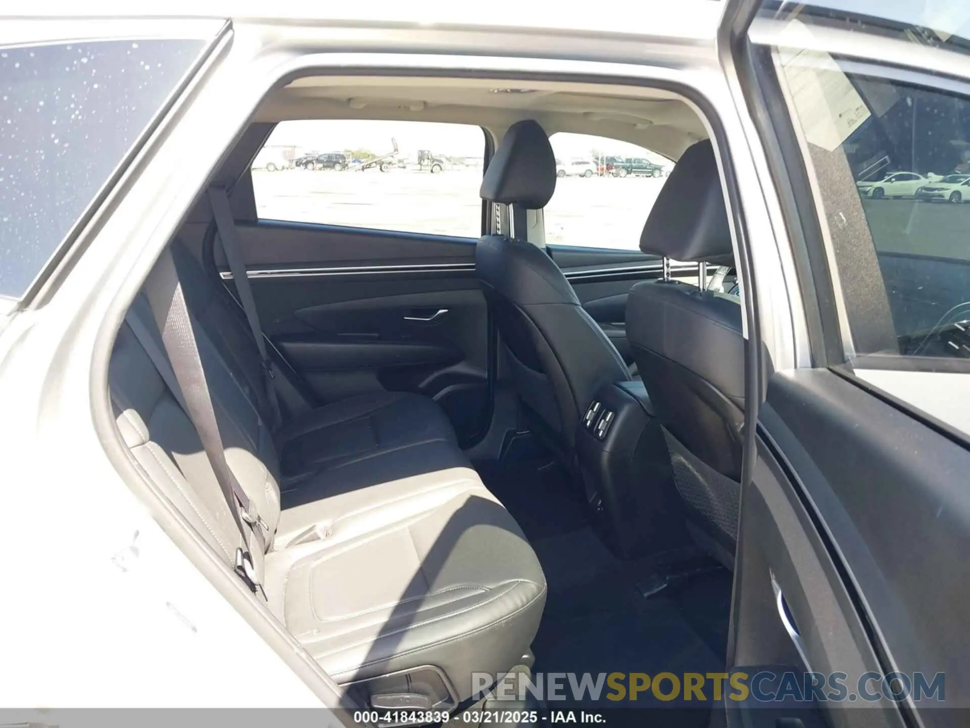 8 fotografías del automóvil dañado 5NMJFCAE0PH221025 HYUNDAI TUCSON 2023