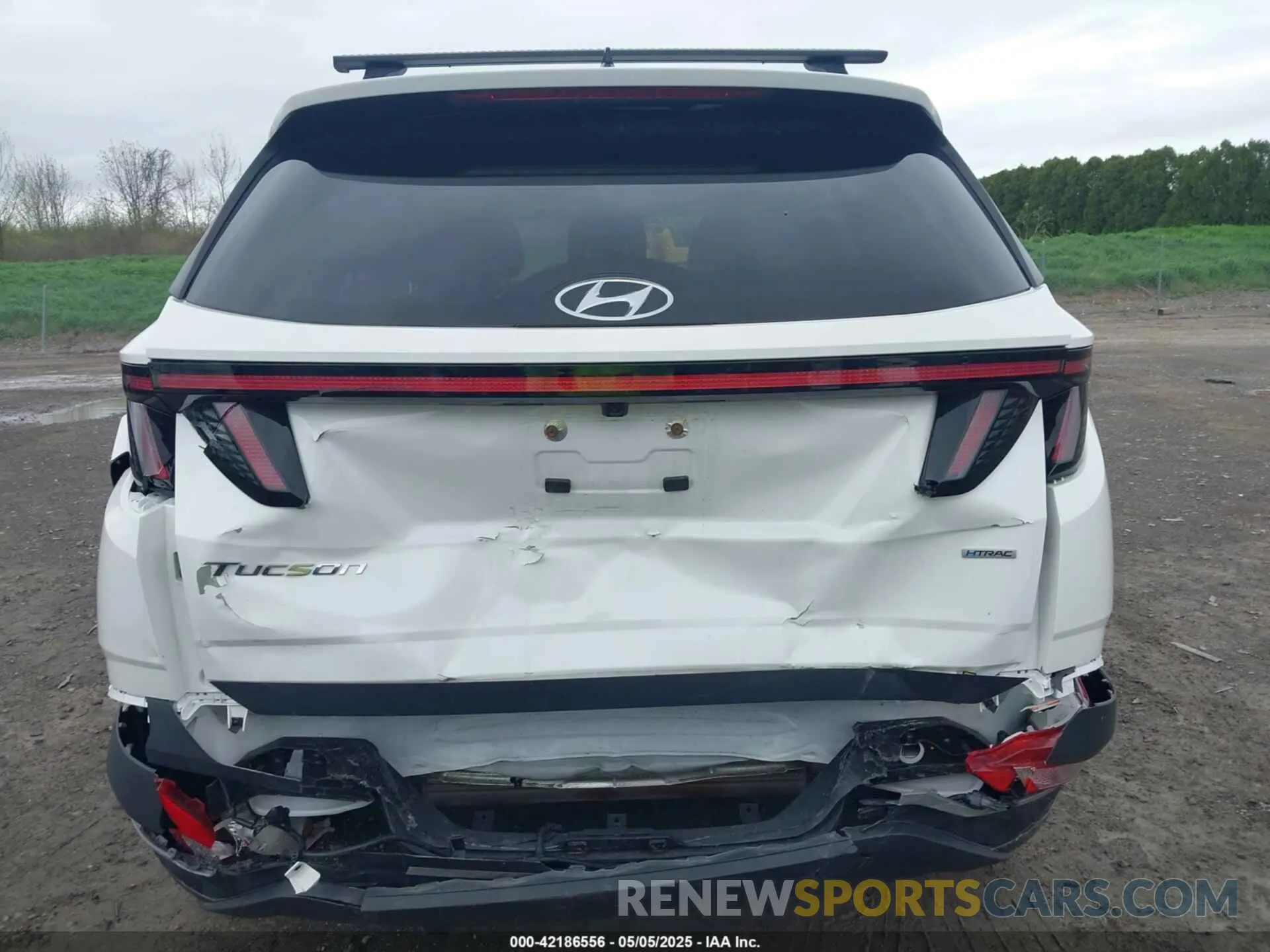 17 fotografías del automóvil dañado 5NMJFCAE1PH279063 HYUNDAI TUCSON 2023