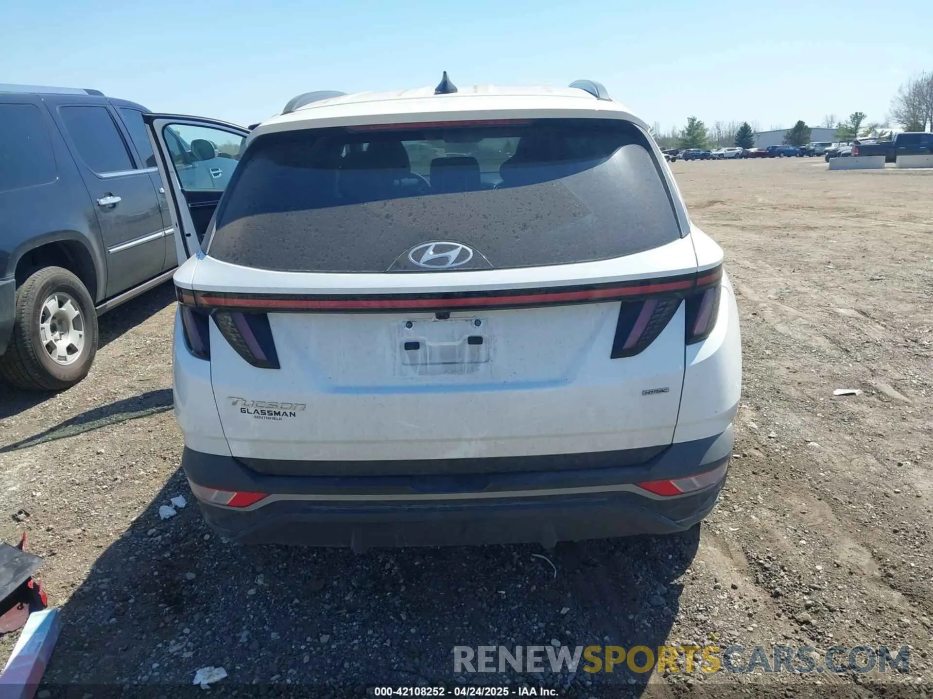 16 fotografías del automóvil dañado 5NMJFCAE1PH291889 HYUNDAI TUCSON 2023