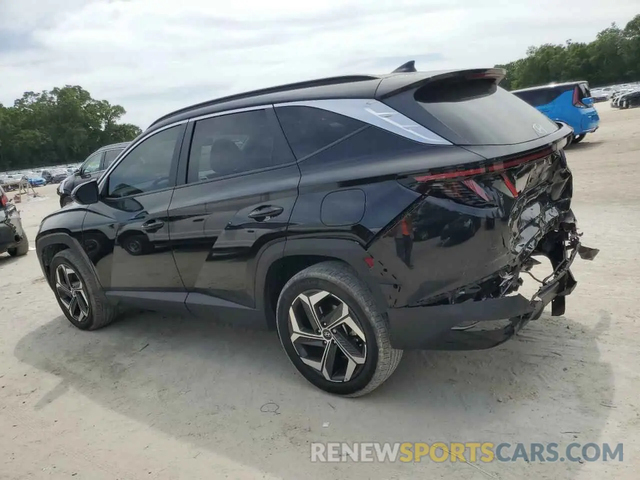 2 fotografías del automóvil dañado 5NMJFCAE2PH181918 HYUNDAI TUCSON 2023