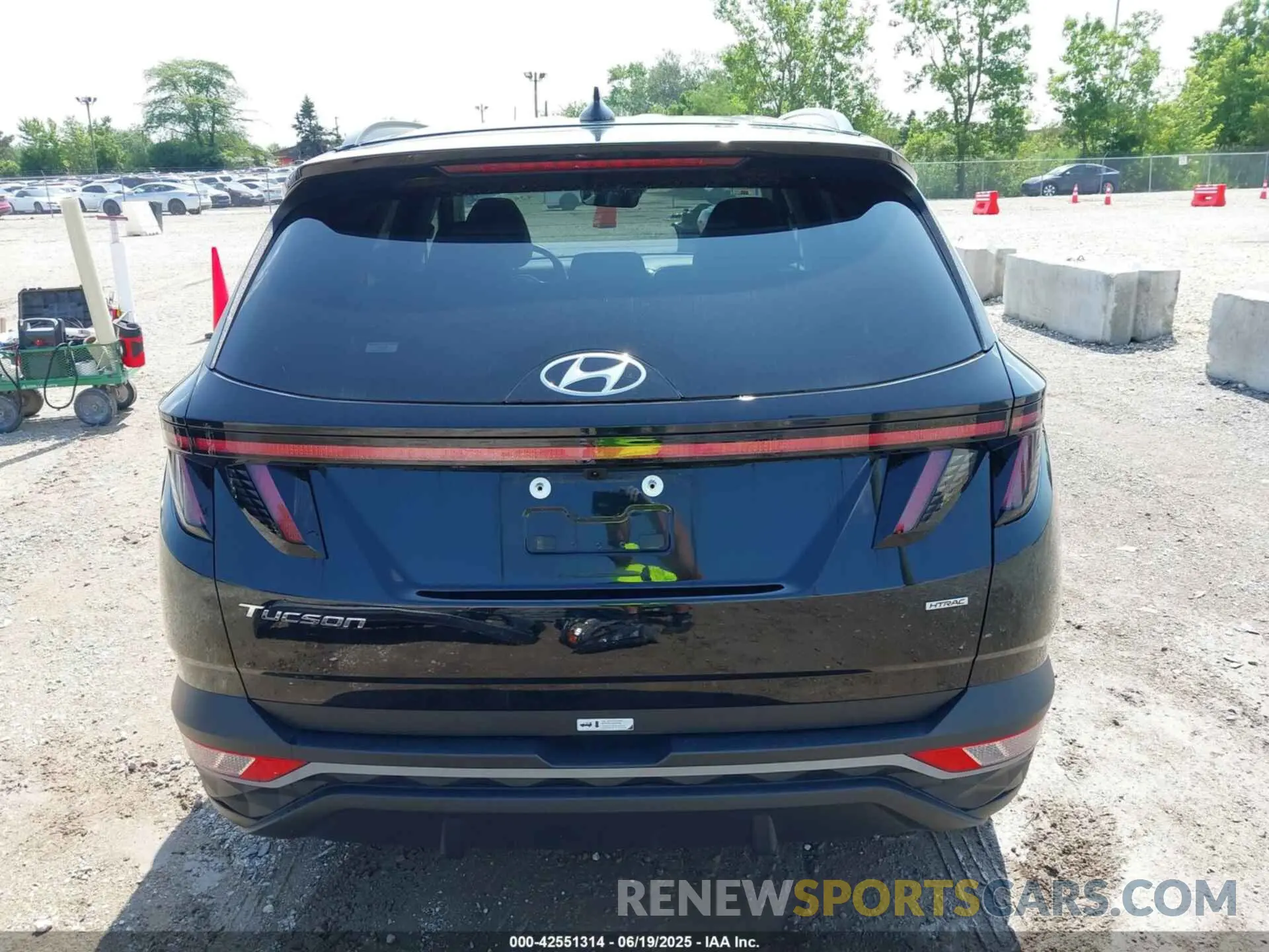 17 fotografías del automóvil dañado 5NMJFCAE6PH208148 HYUNDAI TUCSON 2023