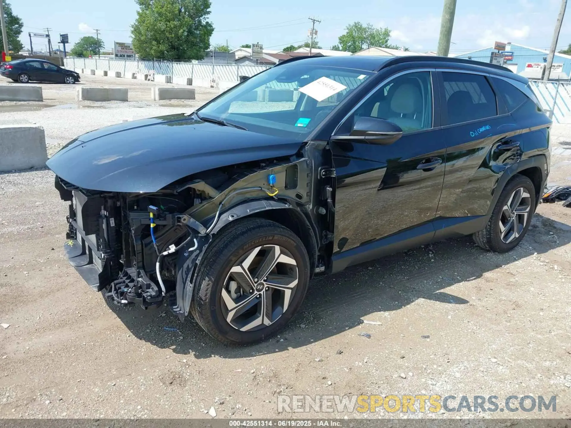 2 fotografías del automóvil dañado 5NMJFCAE6PH208148 HYUNDAI TUCSON 2023