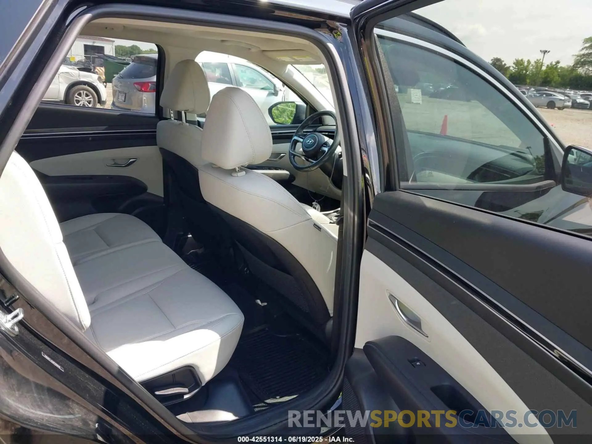 8 fotografías del automóvil dañado 5NMJFCAE6PH208148 HYUNDAI TUCSON 2023