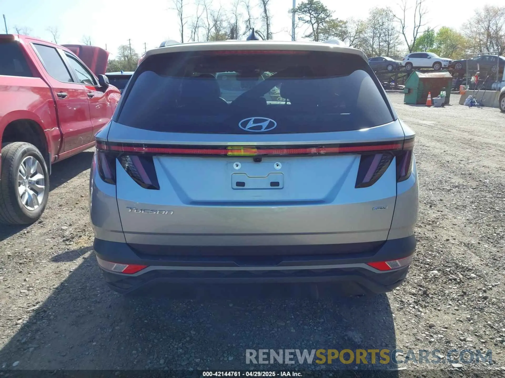 17 fotografías del automóvil dañado 5NMJFCAE9PH215739 HYUNDAI TUCSON 2023