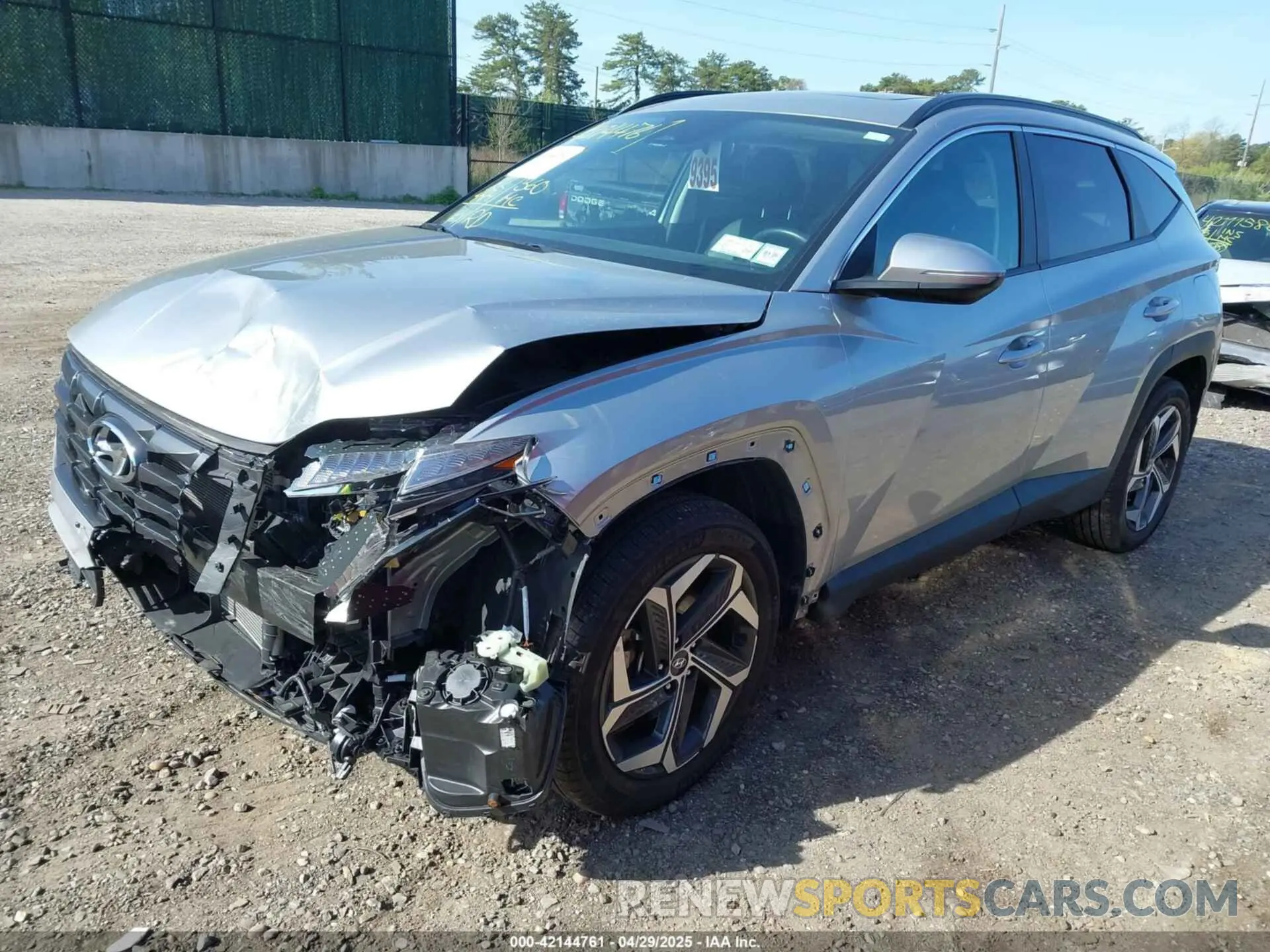 2 fotografías del automóvil dañado 5NMJFCAE9PH215739 HYUNDAI TUCSON 2023