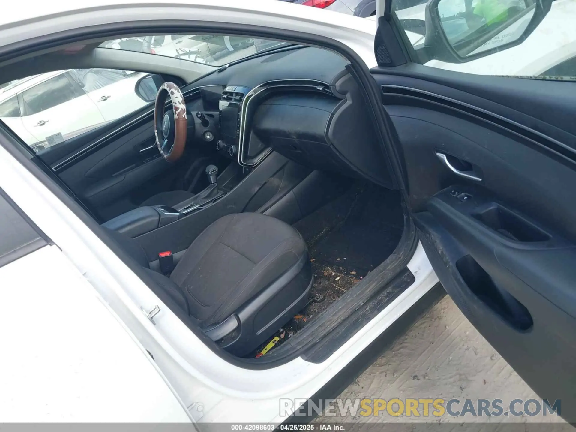 5 fotografías del automóvil dañado 5NMJA3DE3RH434368 HYUNDAI TUCSON 2024