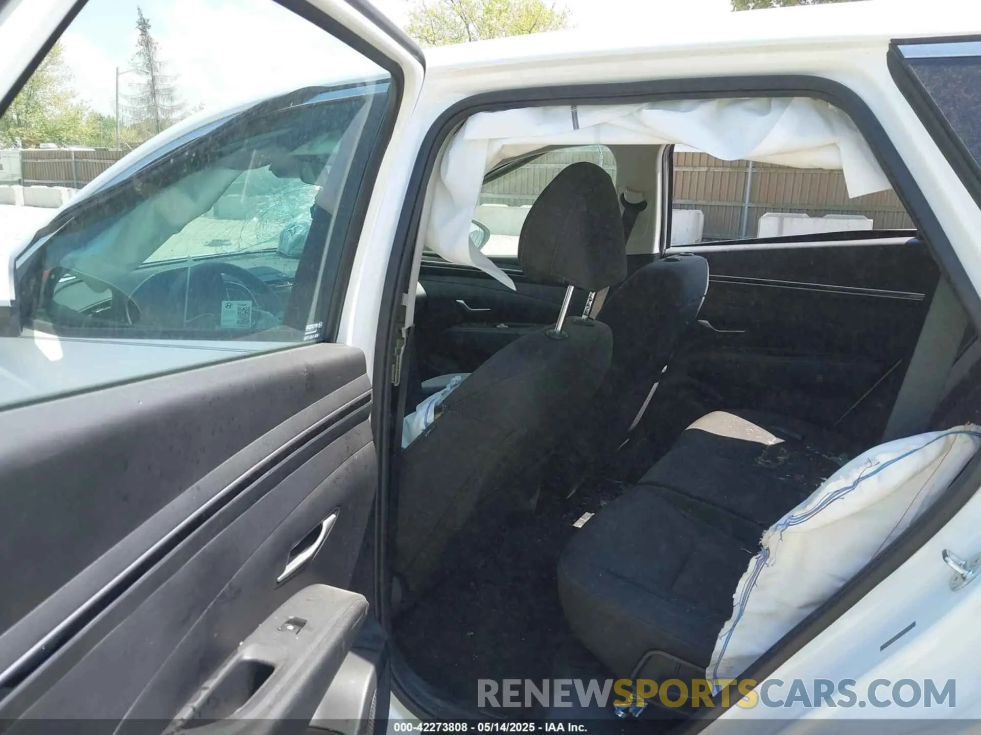 8 fotografías del automóvil dañado 5NMJA3DE7RH378290 HYUNDAI TUCSON 2024