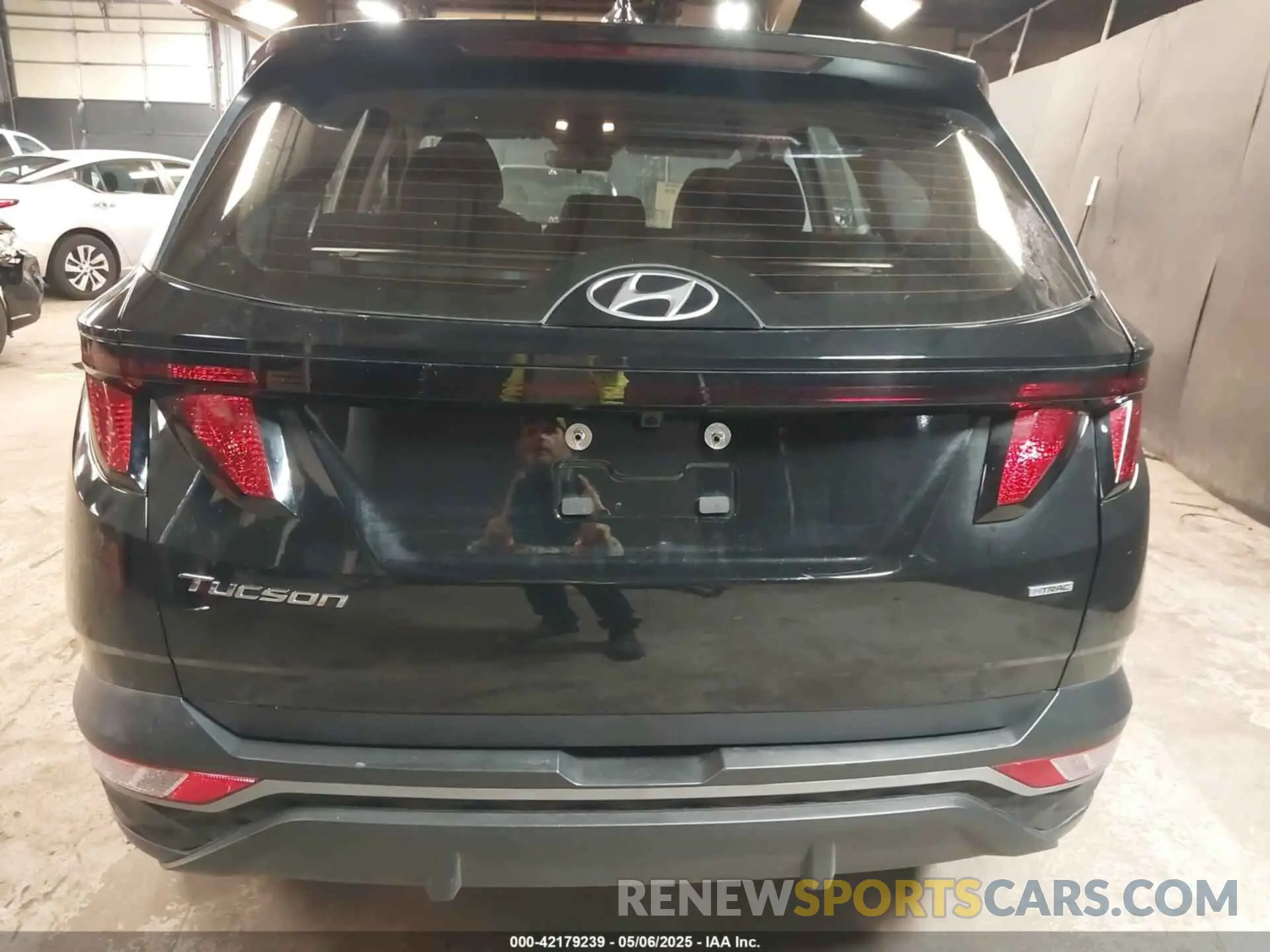 17 fotografías del automóvil dañado 5NMJACDE9RH400077 HYUNDAI TUCSON 2024