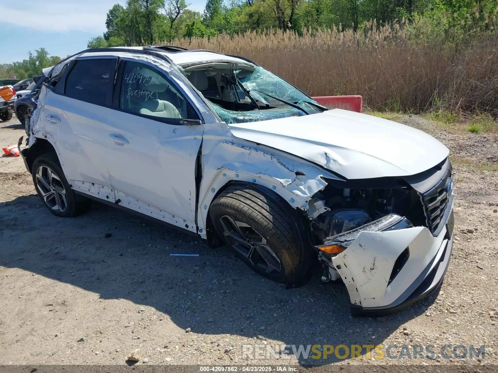 13 fotografías del automóvil dañado 5NMJFCDE4RH371525 HYUNDAI TUCSON 2024