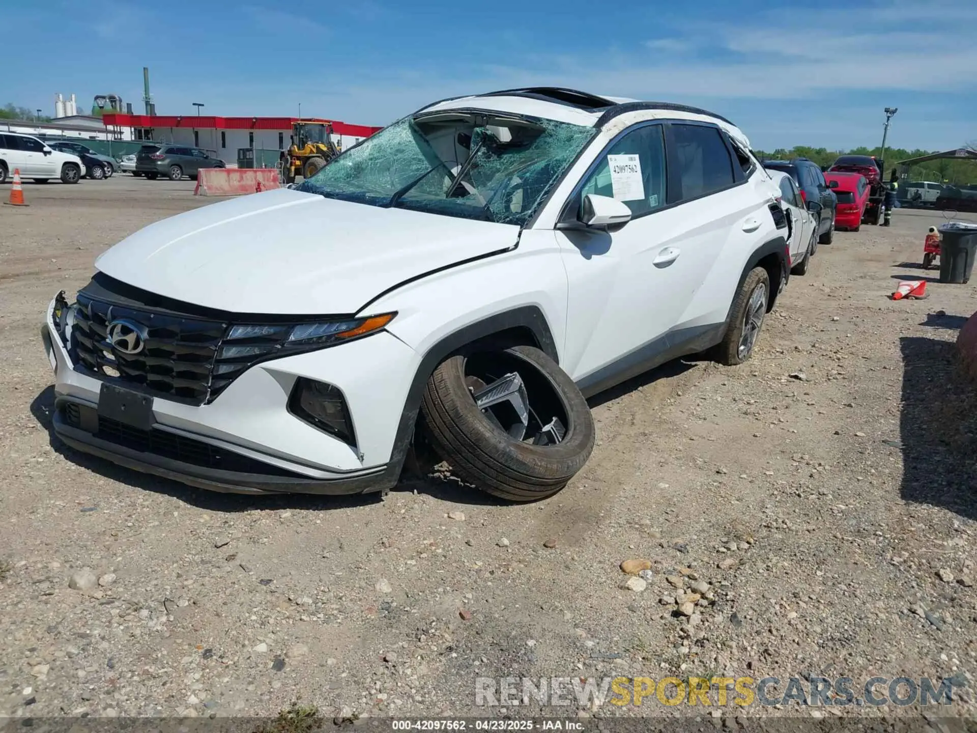 2 fotografías del automóvil dañado 5NMJFCDE4RH371525 HYUNDAI TUCSON 2024