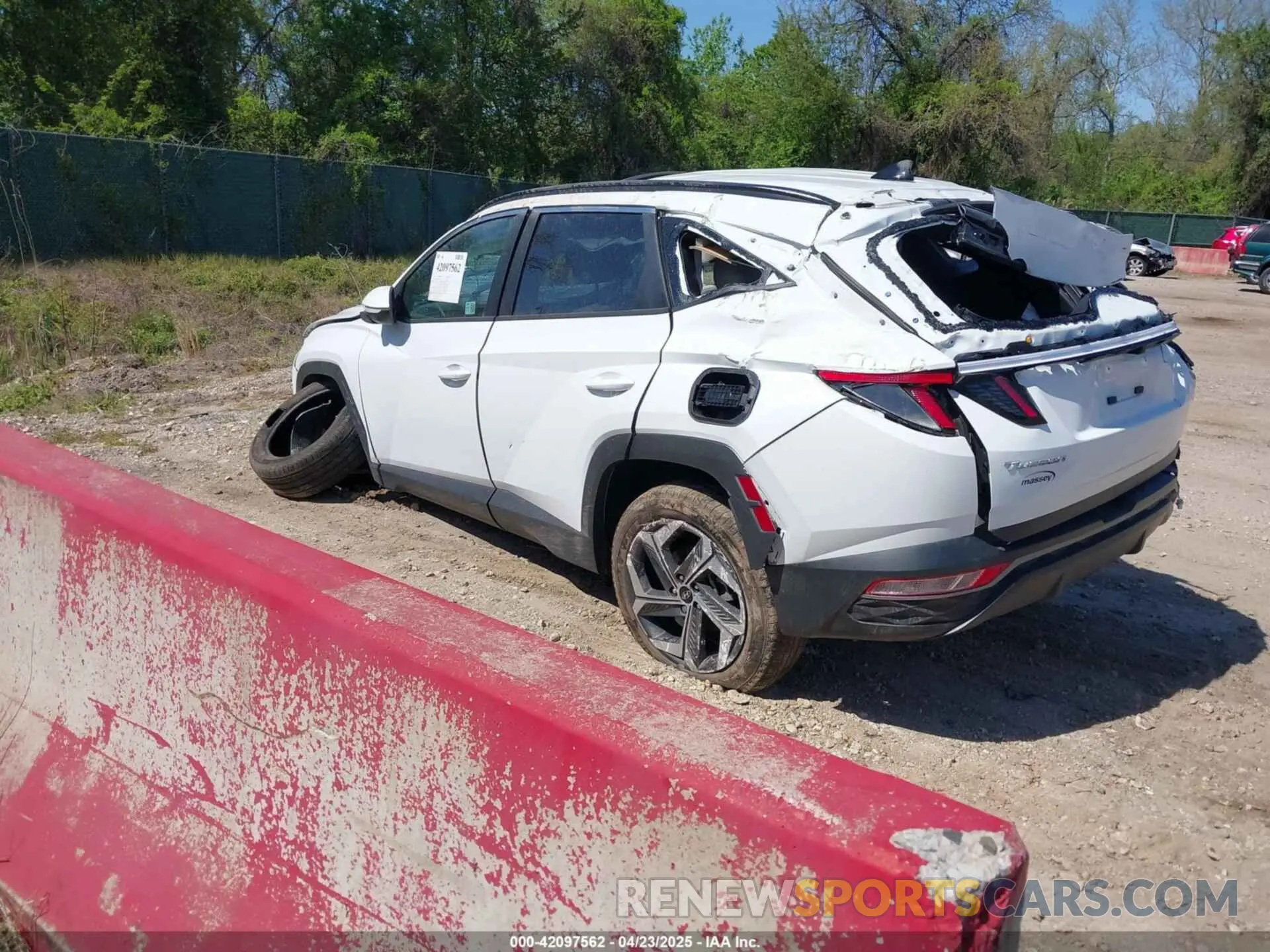 3 fotografías del automóvil dañado 5NMJFCDE4RH371525 HYUNDAI TUCSON 2024