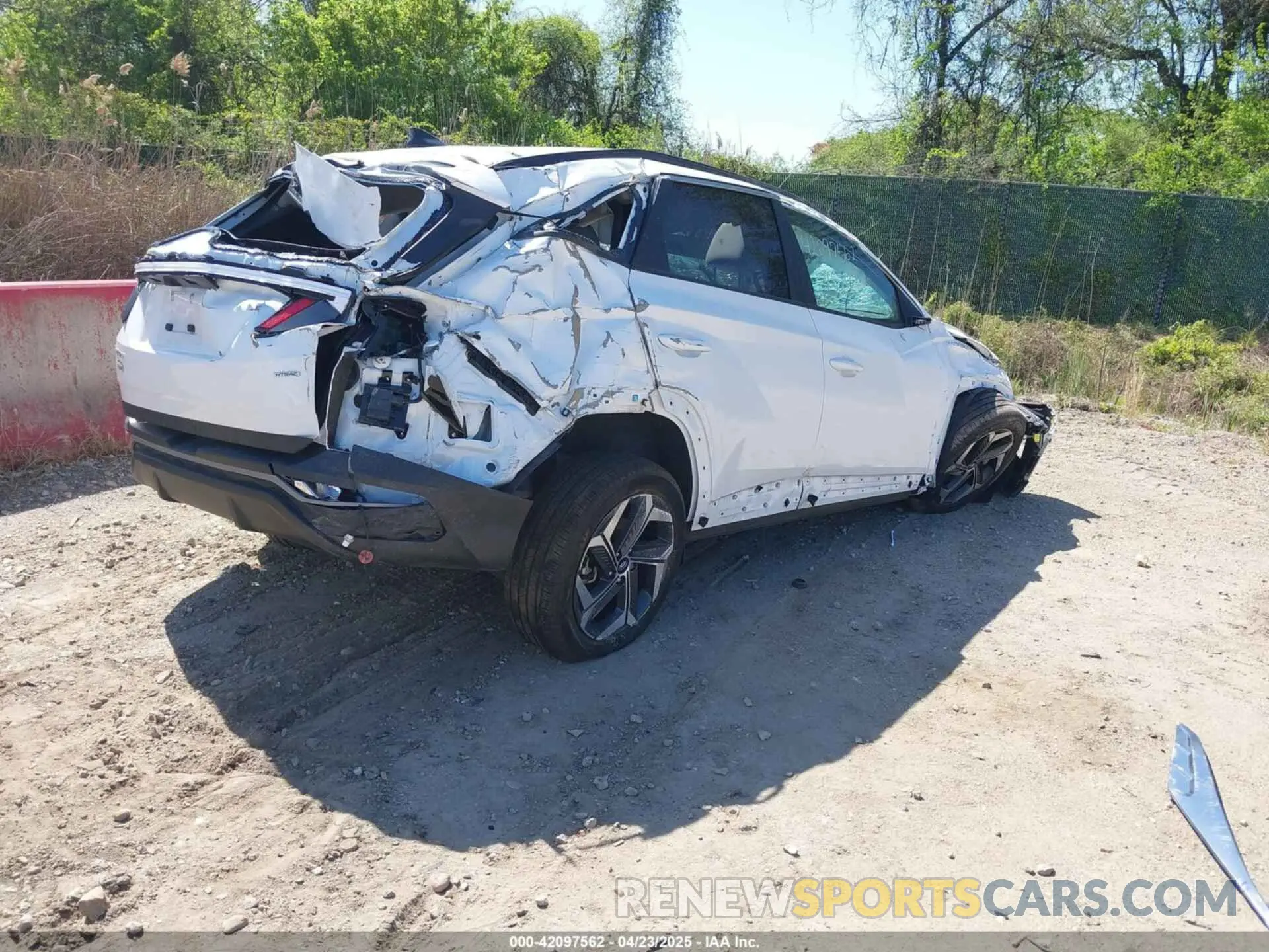 4 fotografías del automóvil dañado 5NMJFCDE4RH371525 HYUNDAI TUCSON 2024