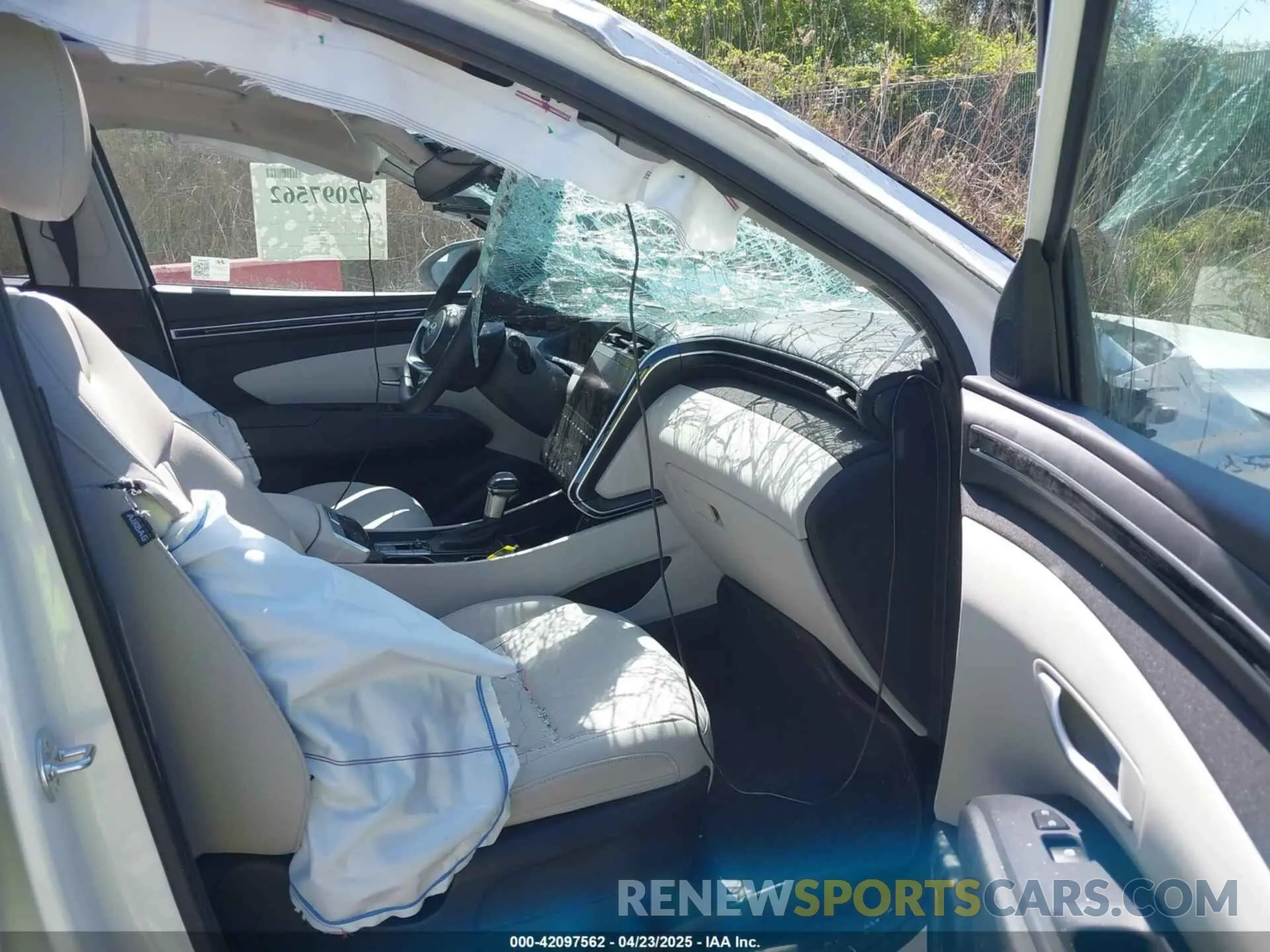 5 fotografías del automóvil dañado 5NMJFCDE4RH371525 HYUNDAI TUCSON 2024