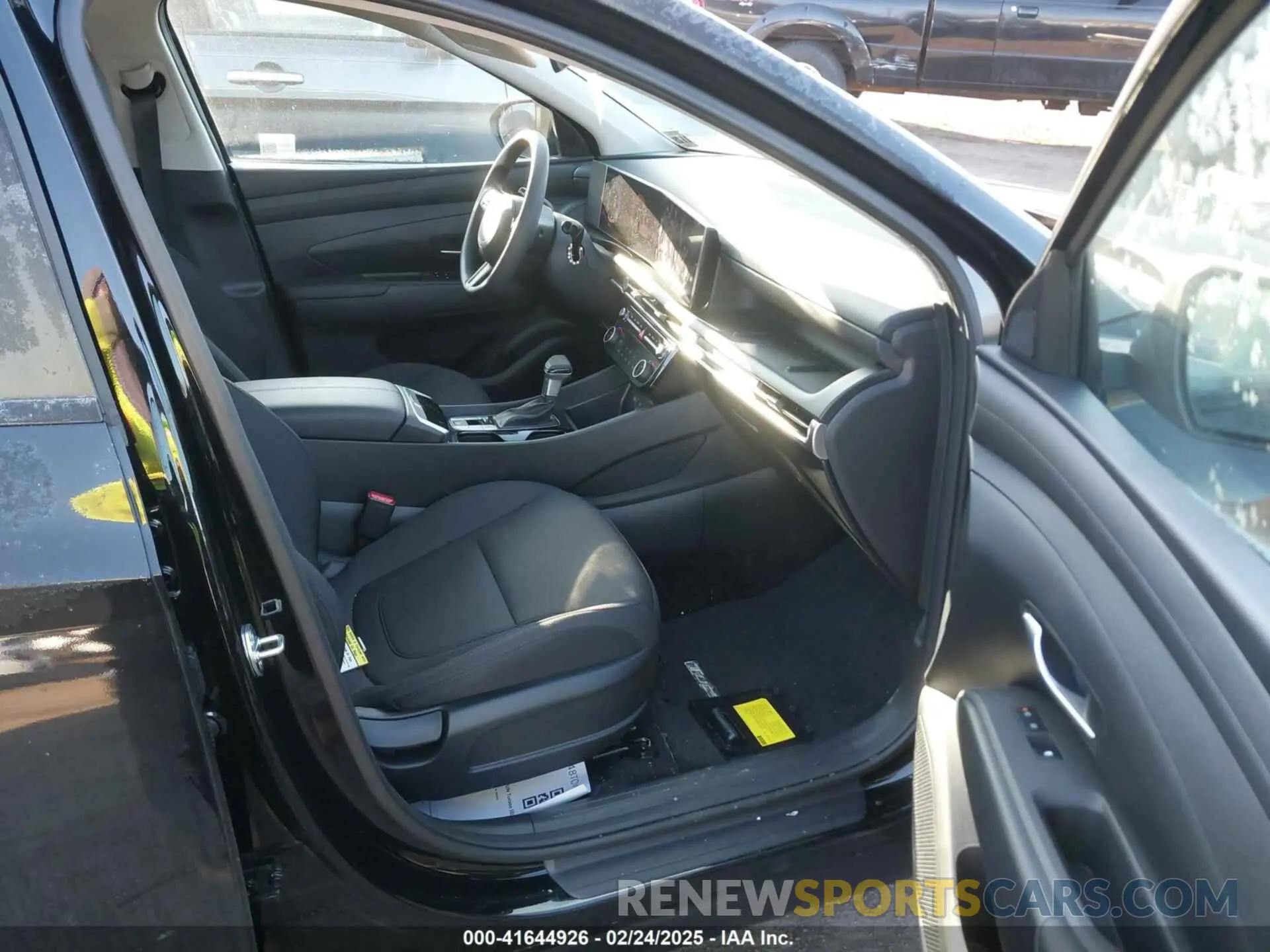 5 fotografías del automóvil dañado 3KMJBCDE3SE003844 HYUNDAI TUCSON 2025