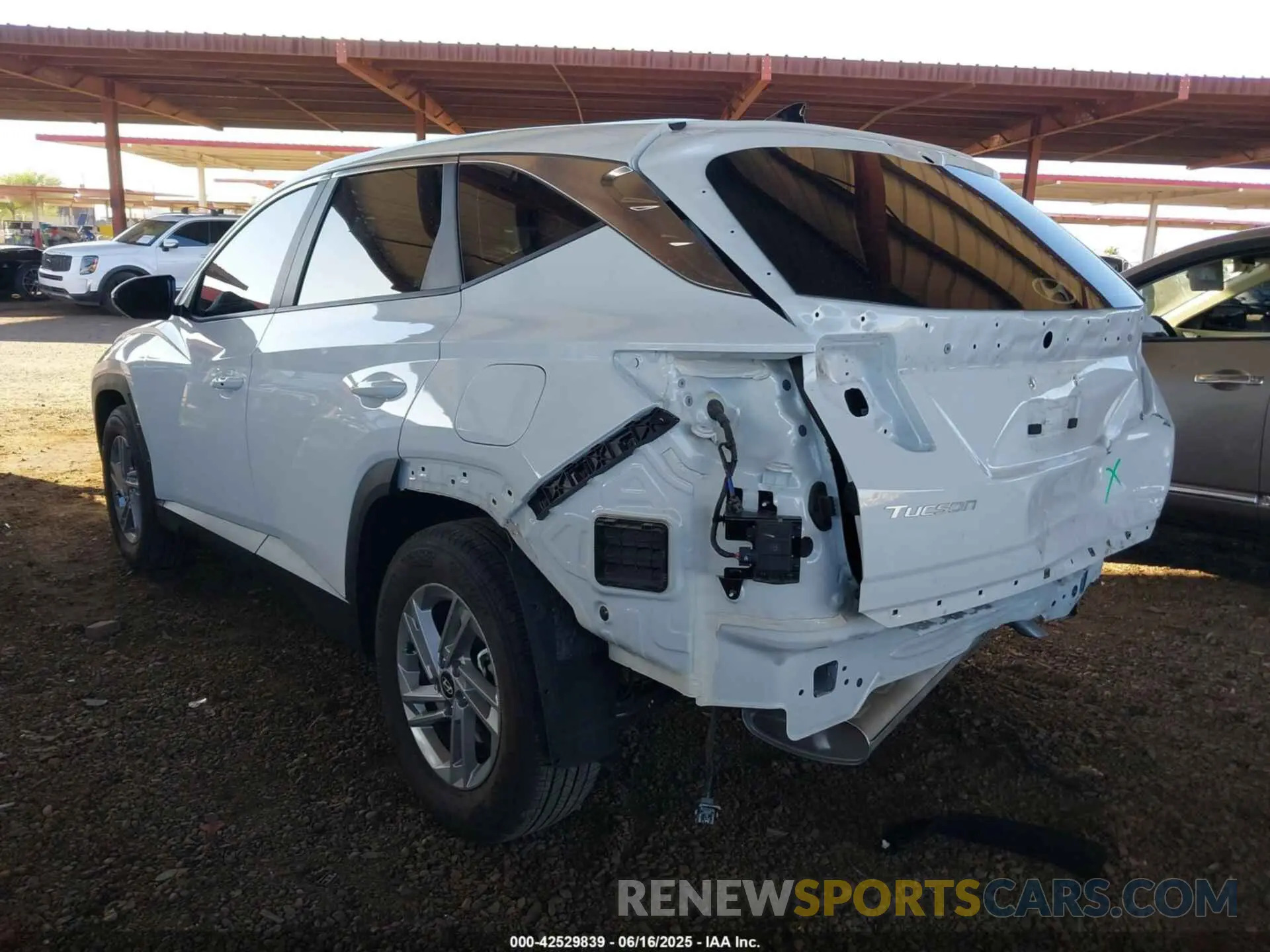3 fotografías del automóvil dañado 5NMJA3DE1SH475331 HYUNDAI TUCSON 2025