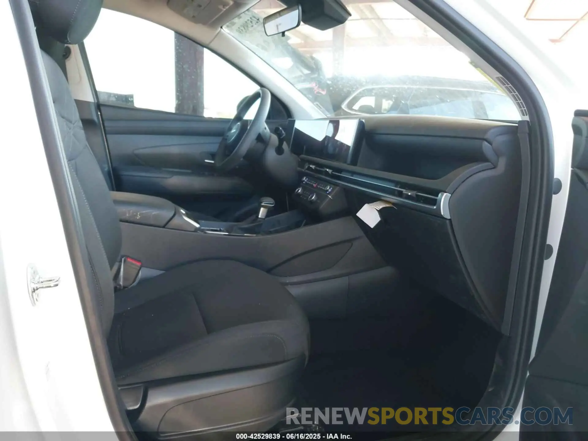 5 fotografías del automóvil dañado 5NMJA3DE1SH475331 HYUNDAI TUCSON 2025
