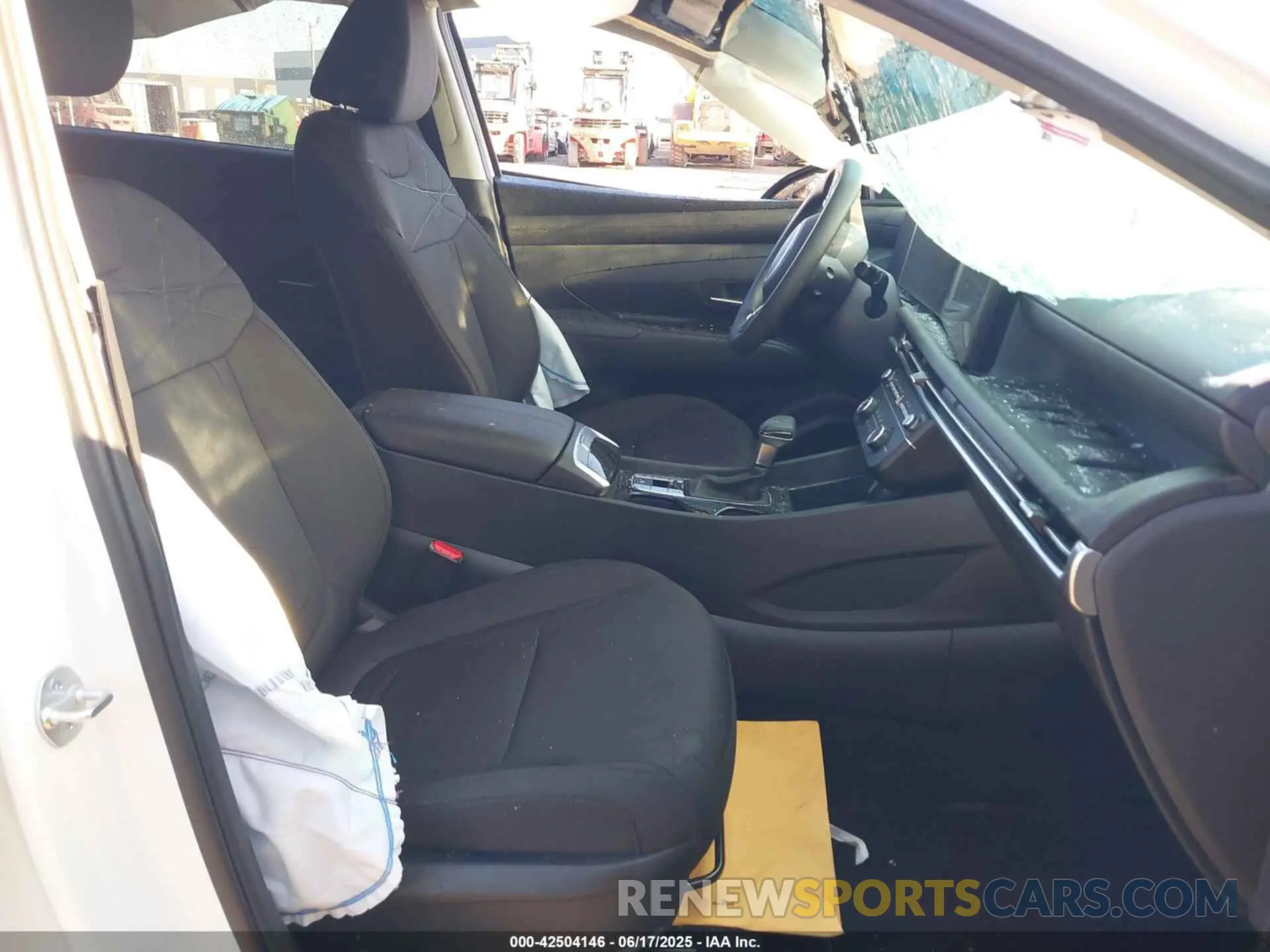 5 fotografías del automóvil dañado 5NMJA3DE7SH512124 HYUNDAI TUCSON 2025