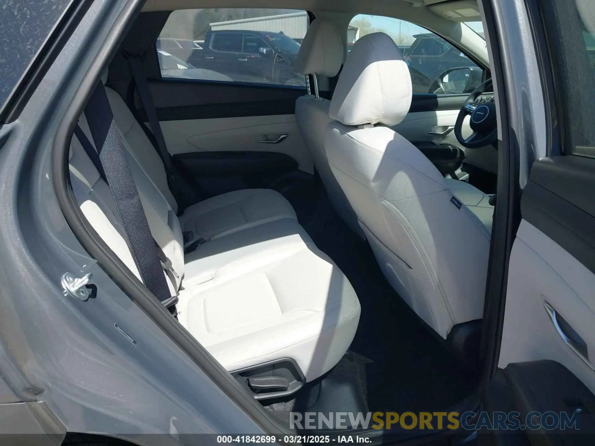 8 fotografías del automóvil dañado 5NMJB3DE7SH508748 HYUNDAI TUCSON 2025