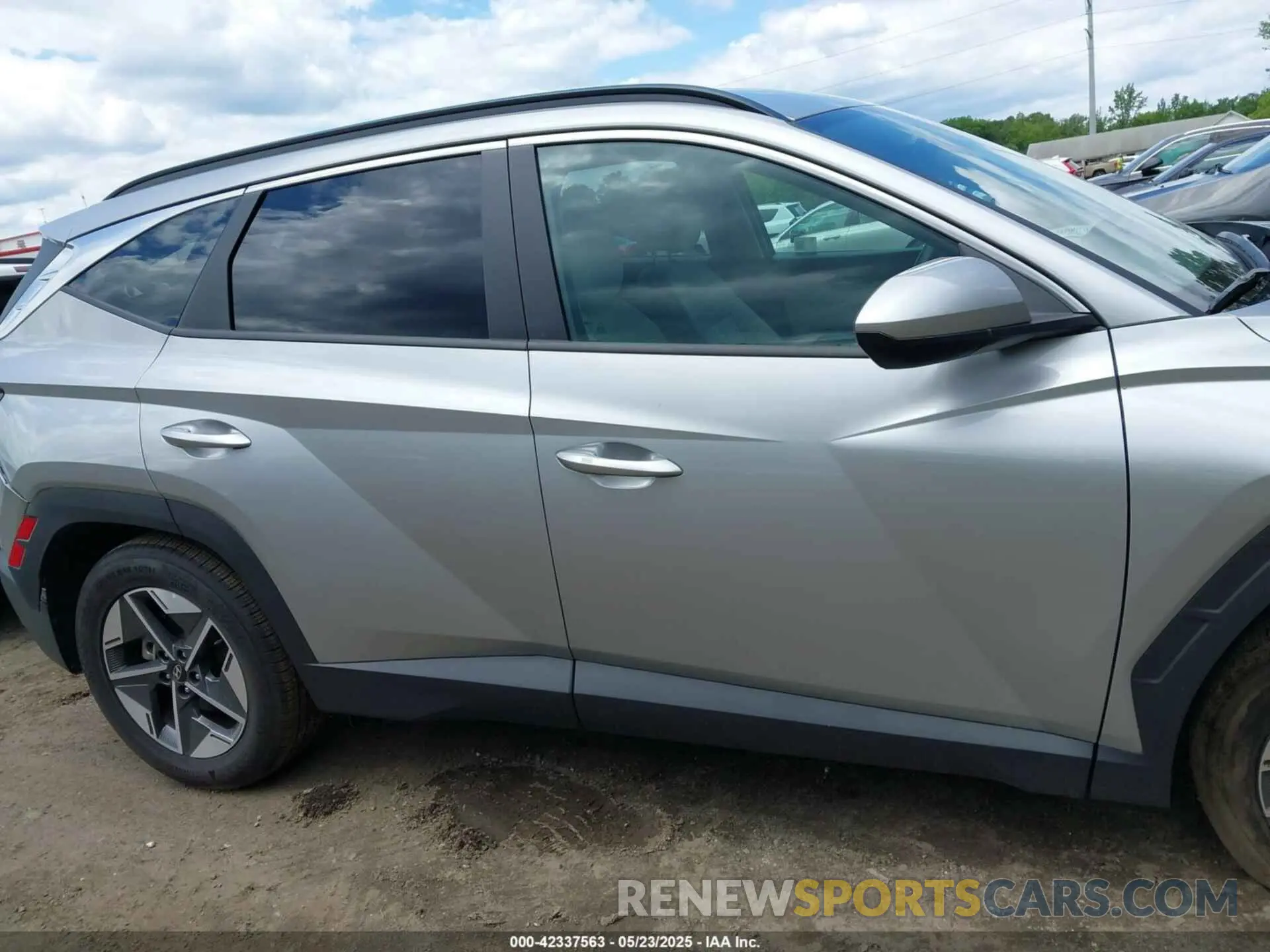 12 fotografías del automóvil dañado 5NMJBCDE2SH491082 HYUNDAI TUCSON 2025