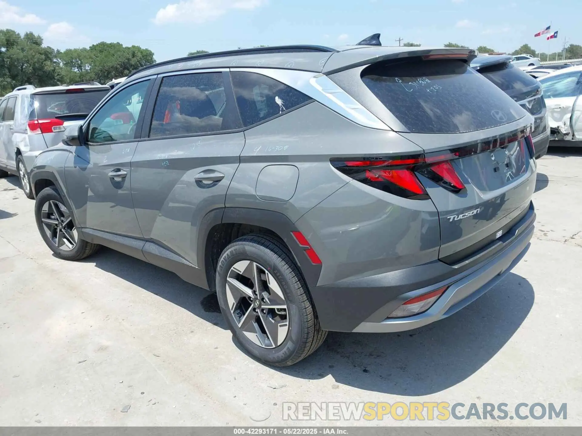 3 fotografías del automóvil dañado 5NMJBCDE3SH508729 HYUNDAI TUCSON 2025