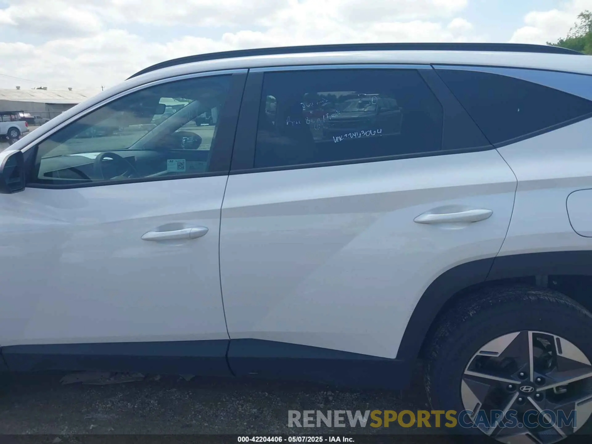 14 fotografías del automóvil dañado 5NMJBCDE7SH496648 HYUNDAI TUCSON 2025