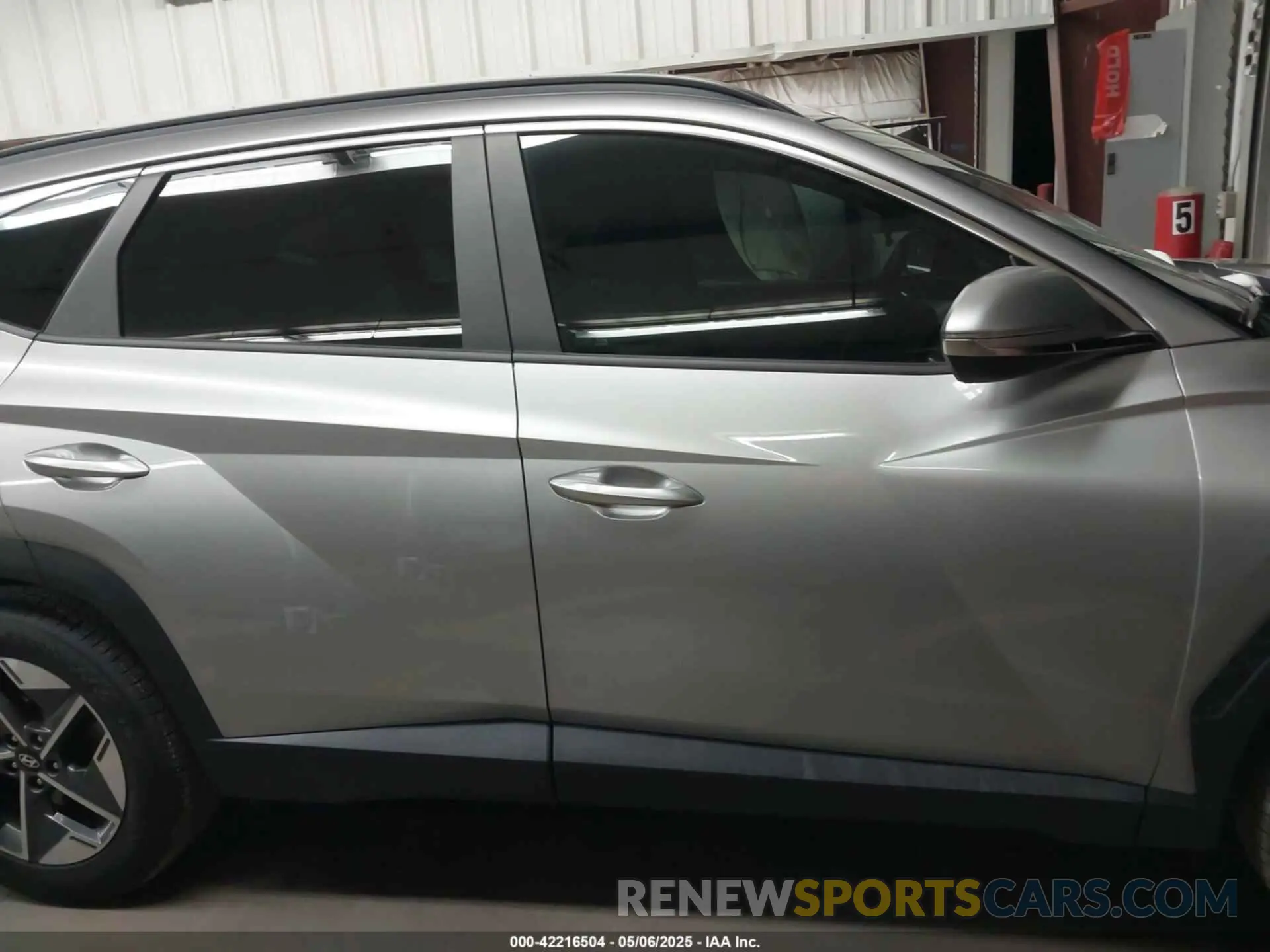 13 fotografías del automóvil dañado 5NMJC3DE2SH445796 HYUNDAI TUCSON 2025