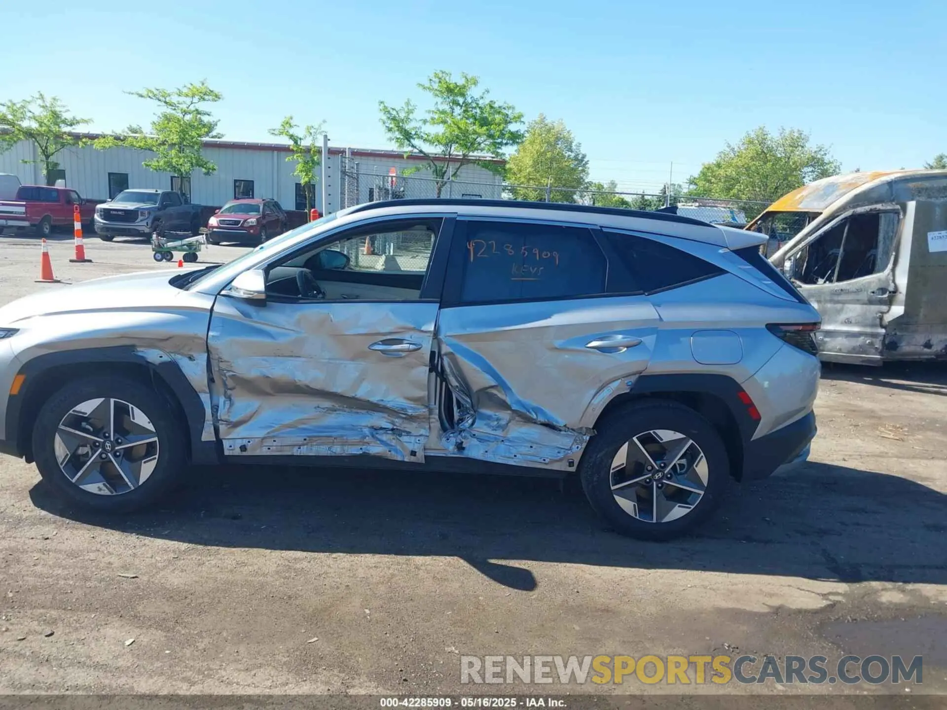 14 fotografías del automóvil dañado 5NMJCCDE8SH453644 HYUNDAI TUCSON 2025