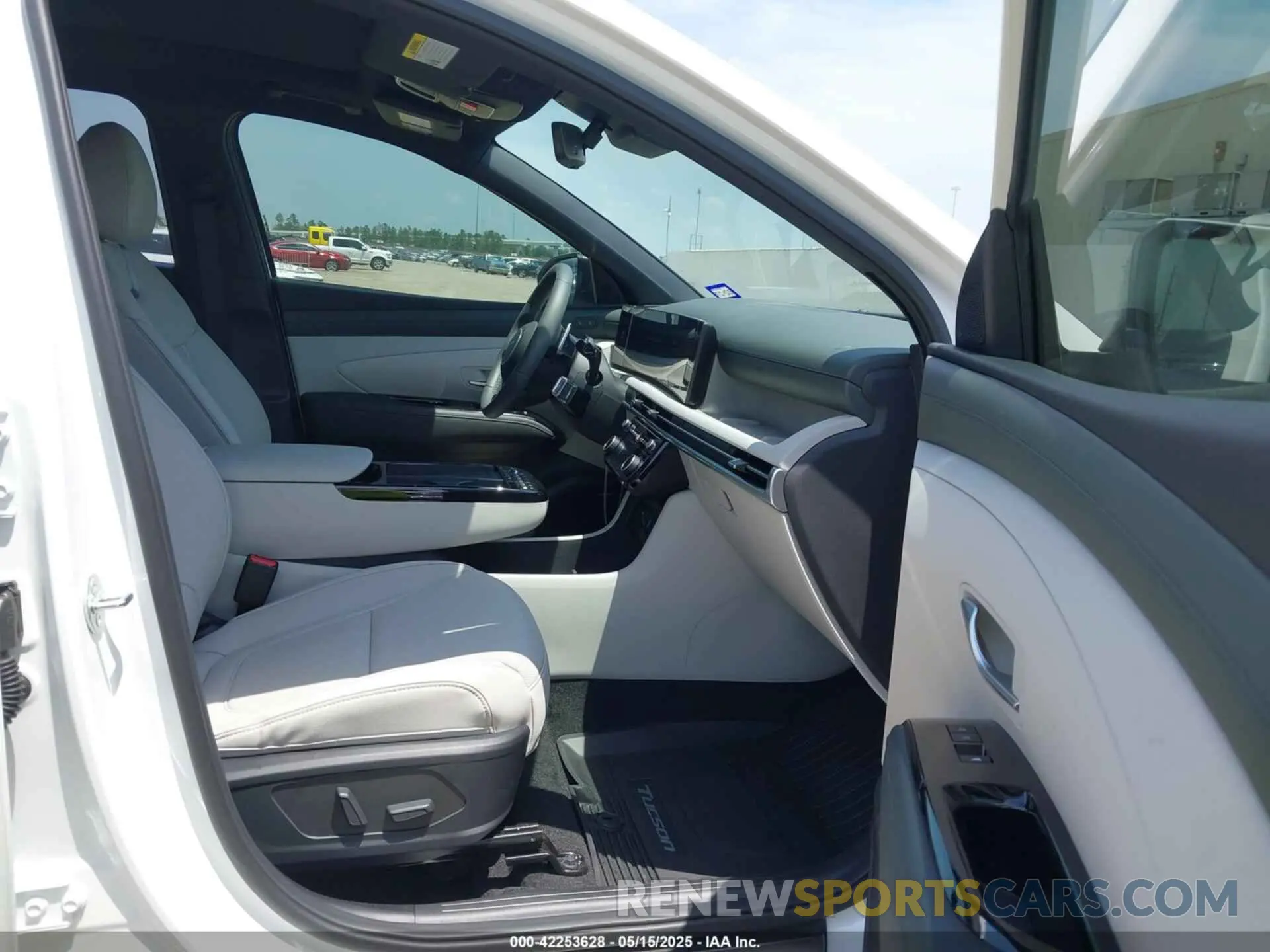 5 fotografías del automóvil dañado 5NMJE3DE6SH494039 HYUNDAI TUCSON 2025