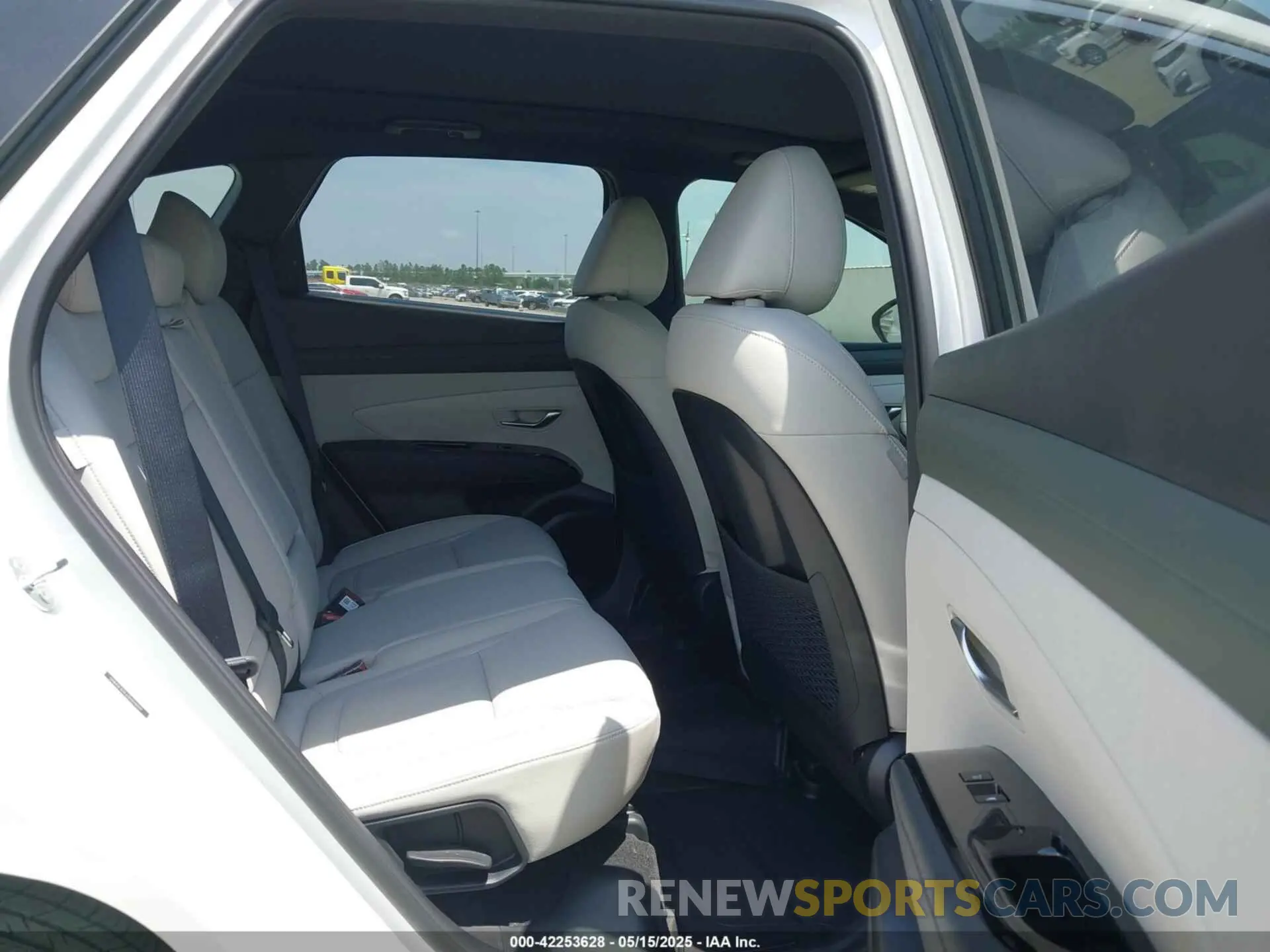 8 fotografías del automóvil dañado 5NMJE3DE6SH494039 HYUNDAI TUCSON 2025