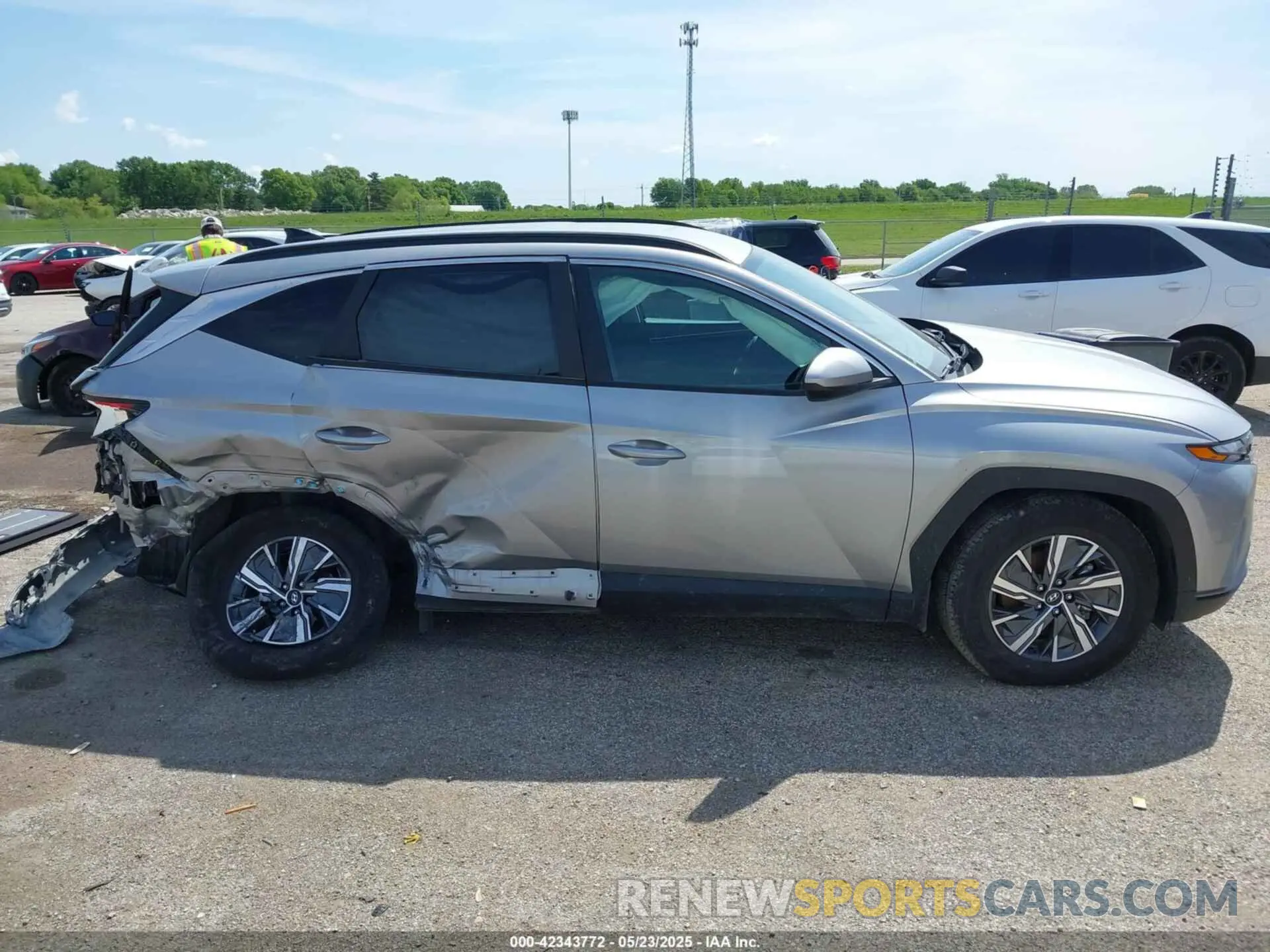 14 fotografías del automóvil dañado KM8JBCD11RU192226 HYUNDAI TUCSON HYBRID 2024