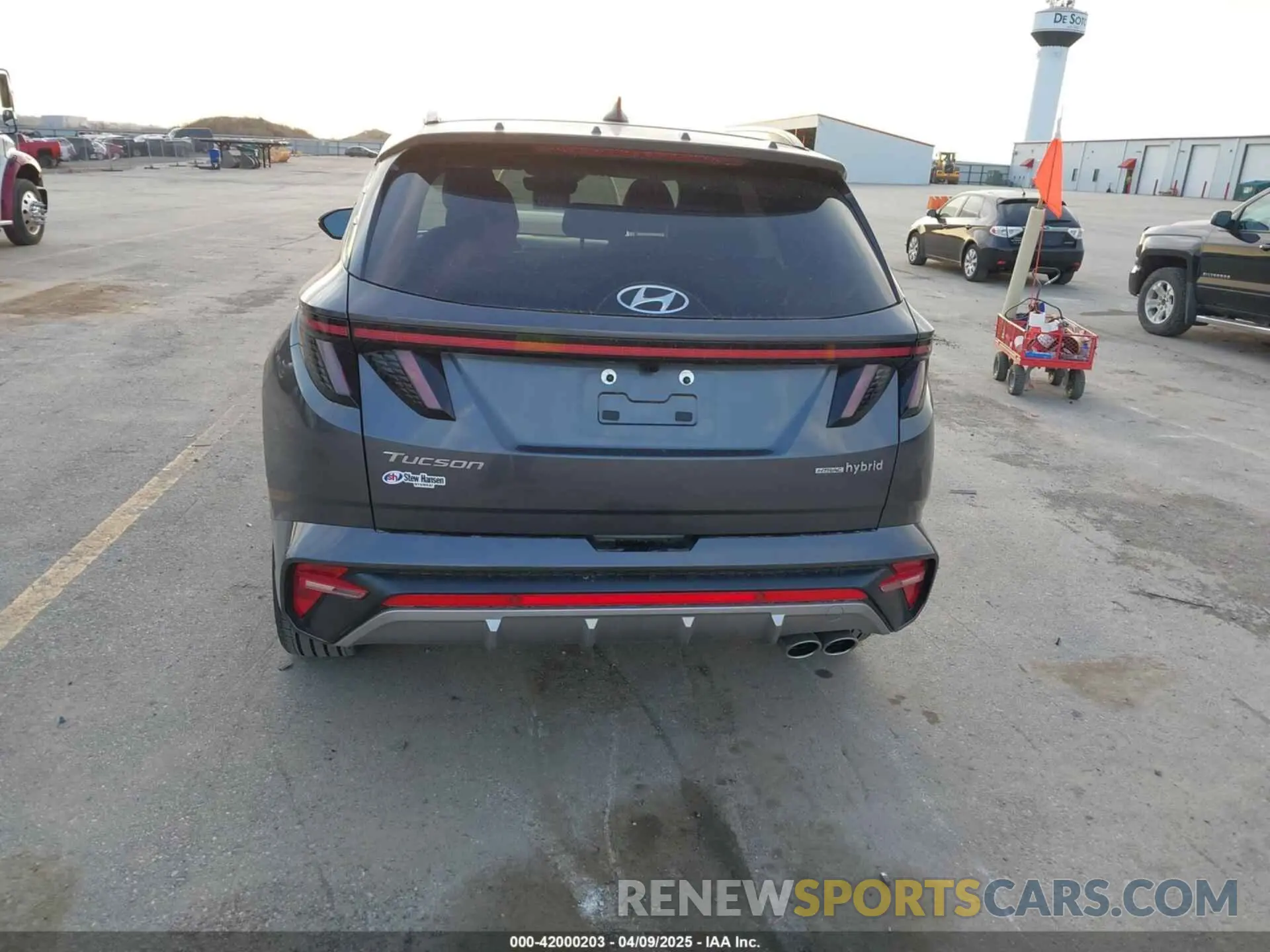 17 fotografías del automóvil dañado KM8JFCD16RU166399 HYUNDAI TUCSON HYBRID 2024