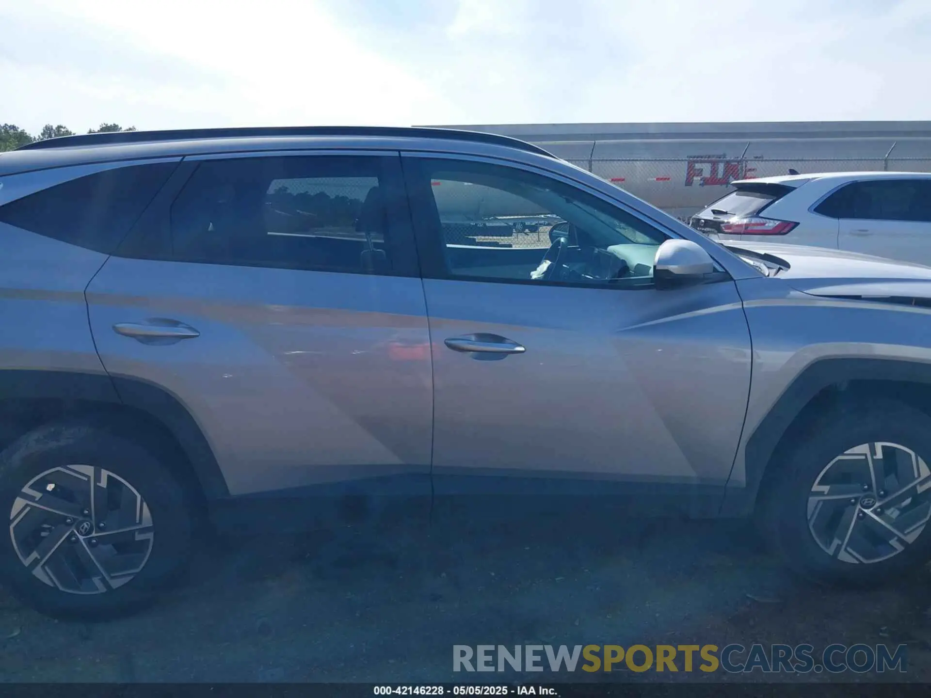 14 fotografías del automóvil dañado KM8JBDD11SU316426 HYUNDAI TUCSON HYBRID 2025