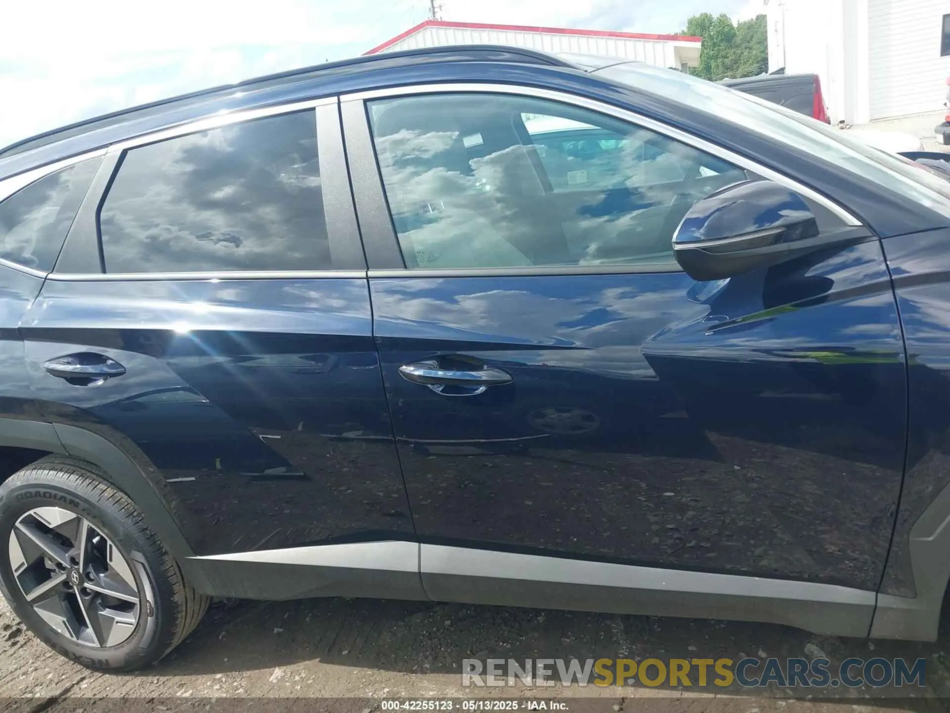 13 fotografías del automóvil dañado KM8JCDD1XSU323680 HYUNDAI TUCSON HYBRID 2025