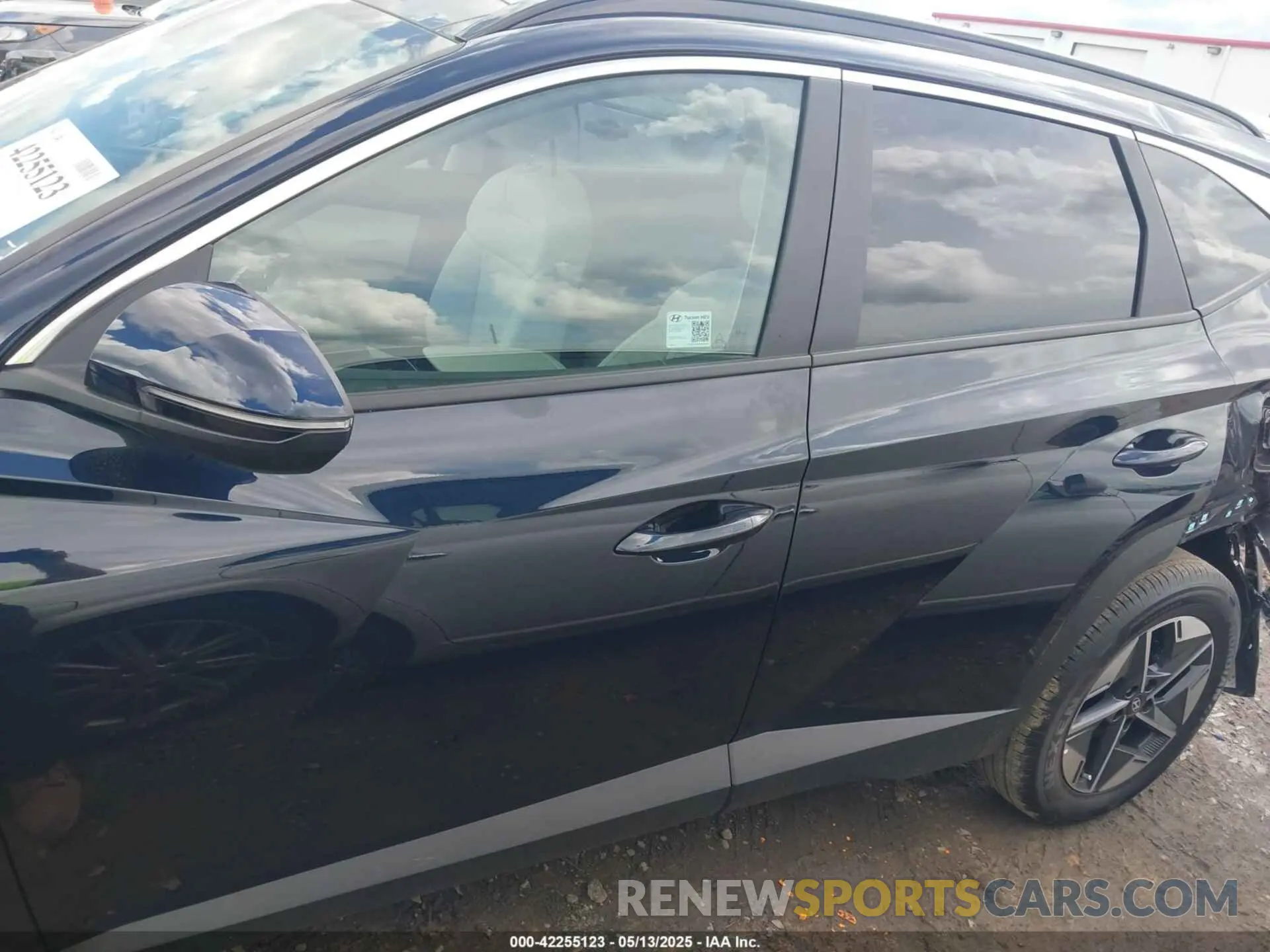 14 fotografías del automóvil dañado KM8JCDD1XSU323680 HYUNDAI TUCSON HYBRID 2025