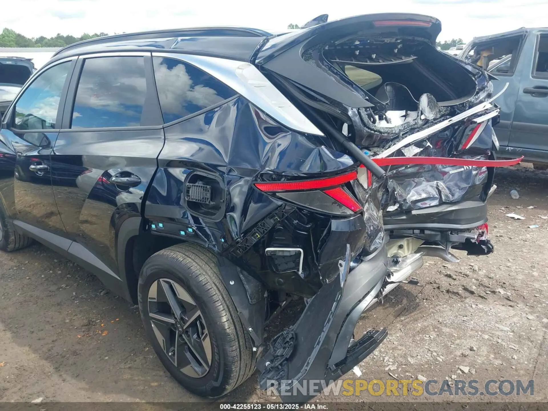 17 fotografías del automóvil dañado KM8JCDD1XSU323680 HYUNDAI TUCSON HYBRID 2025