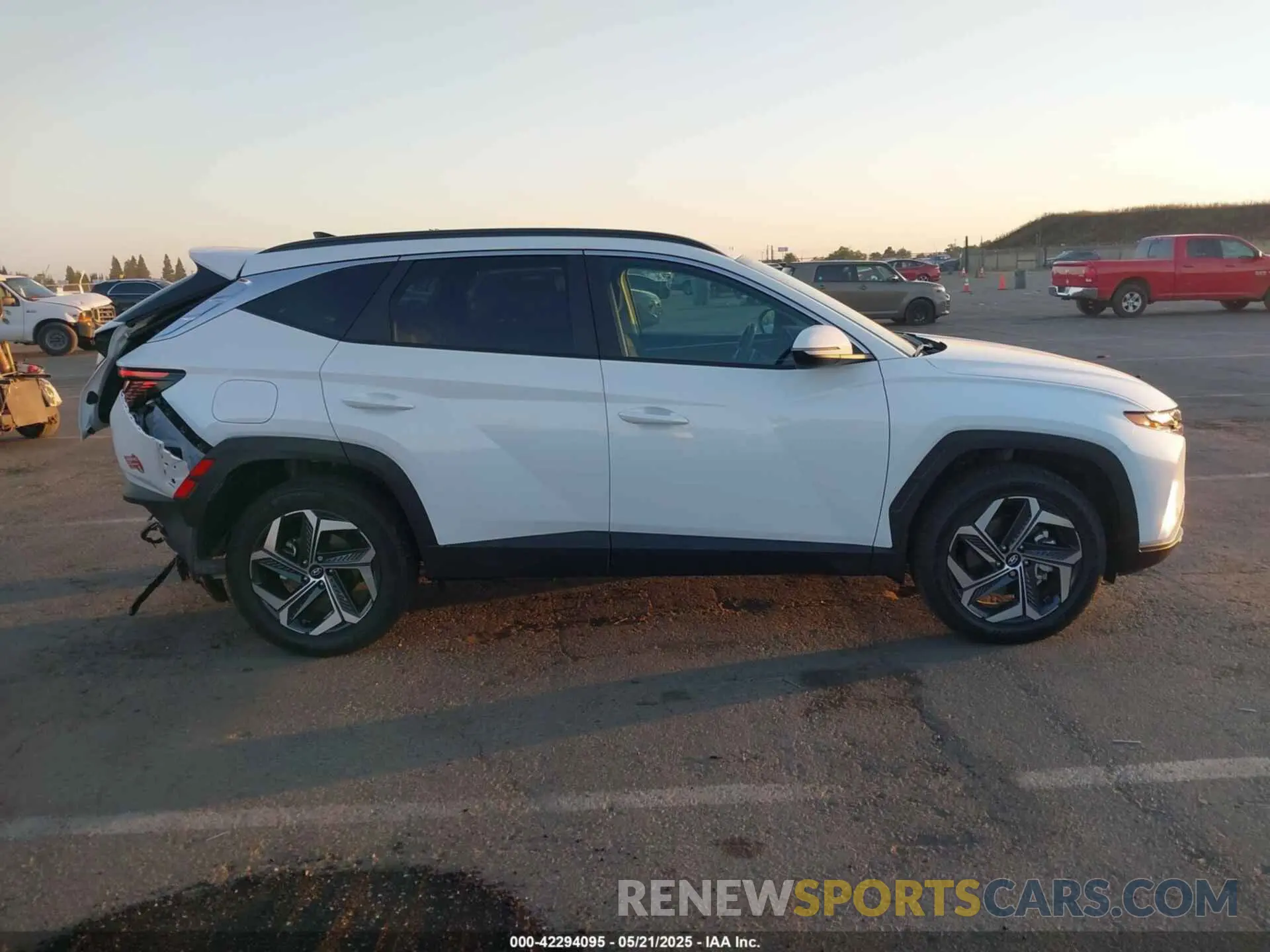 13 fotografías del automóvil dañado KM8JBDA24PU127385 HYUNDAI TUCSON PLUG-IN HYBRID 2023