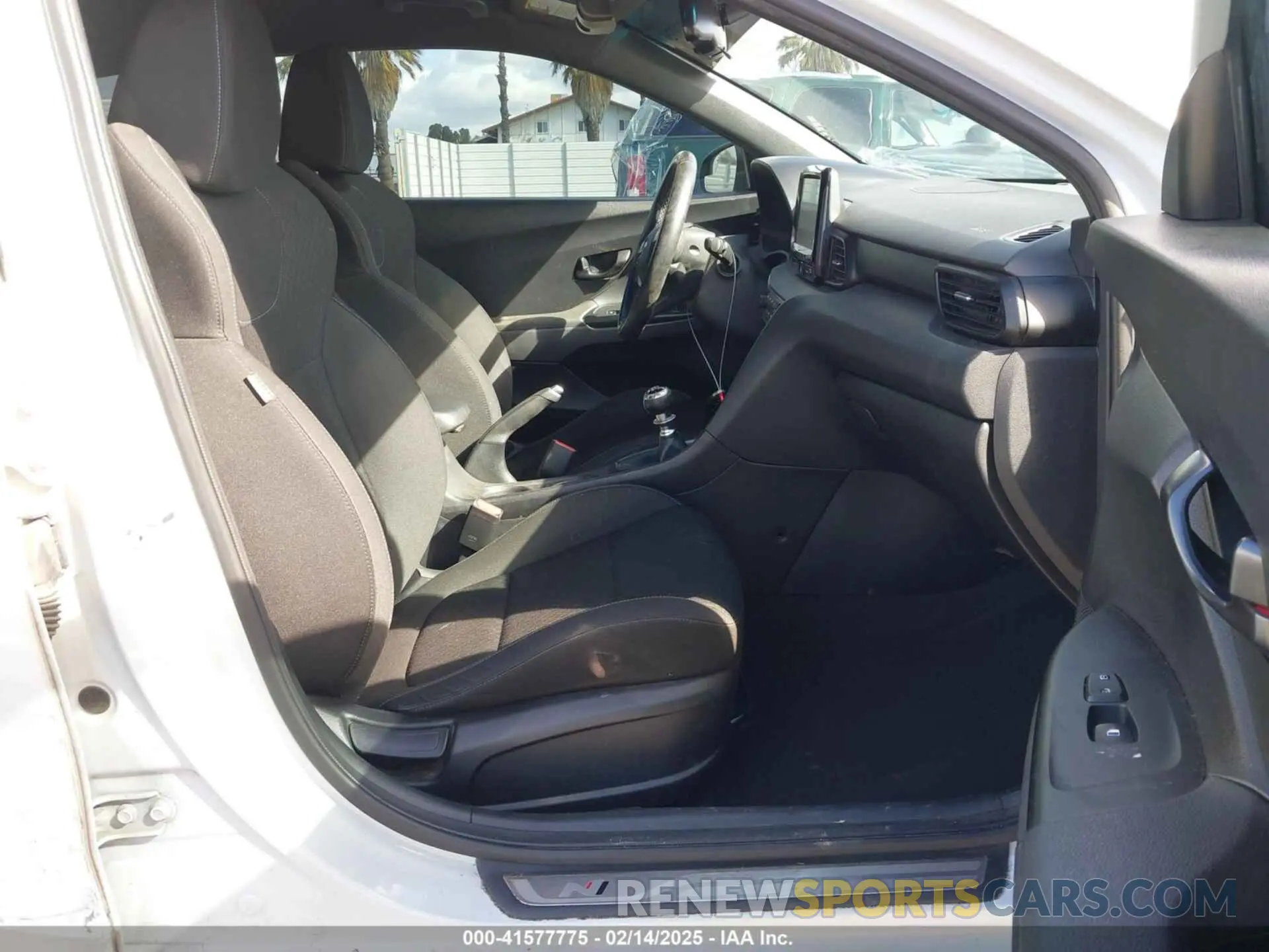 5 fotografías del automóvil dañado KMHT36AH6KU001916 HYUNDAI VELOSTER 2019