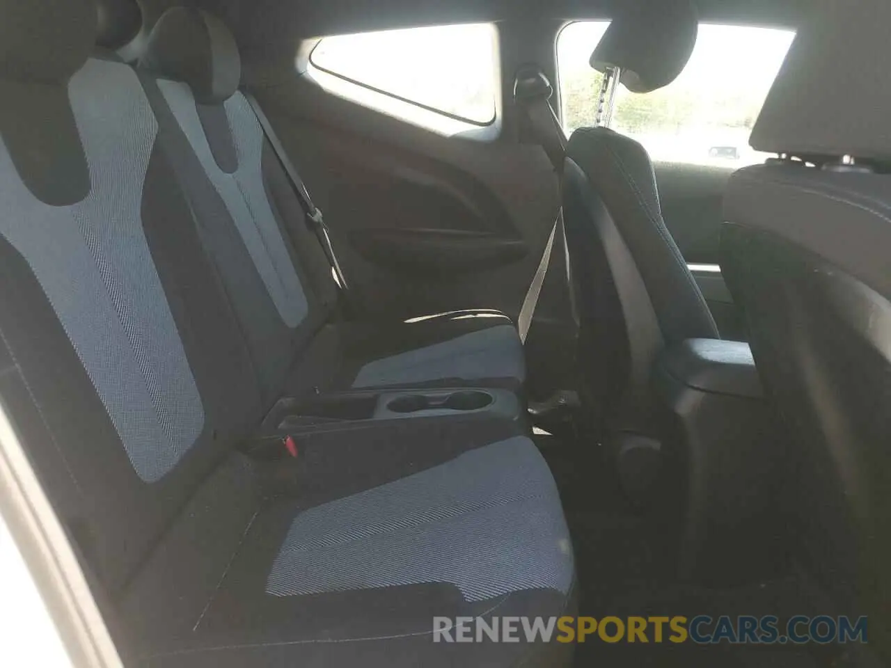 11 fotografías del automóvil dañado KMHTG6AF4KU013856 HYUNDAI VELOSTER 2019