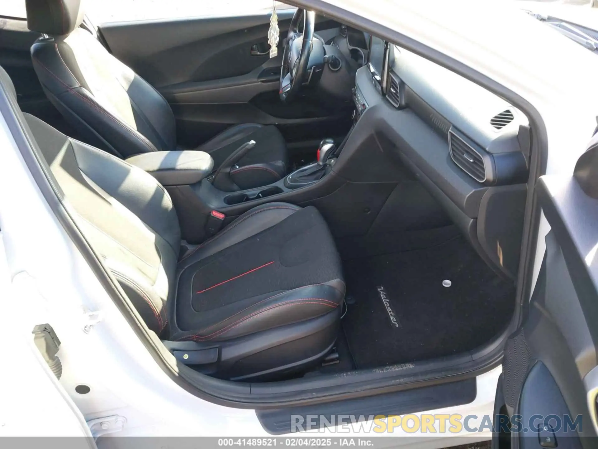 5 fotografías del automóvil dañado KMHTG6AF9KU005011 HYUNDAI VELOSTER 2019