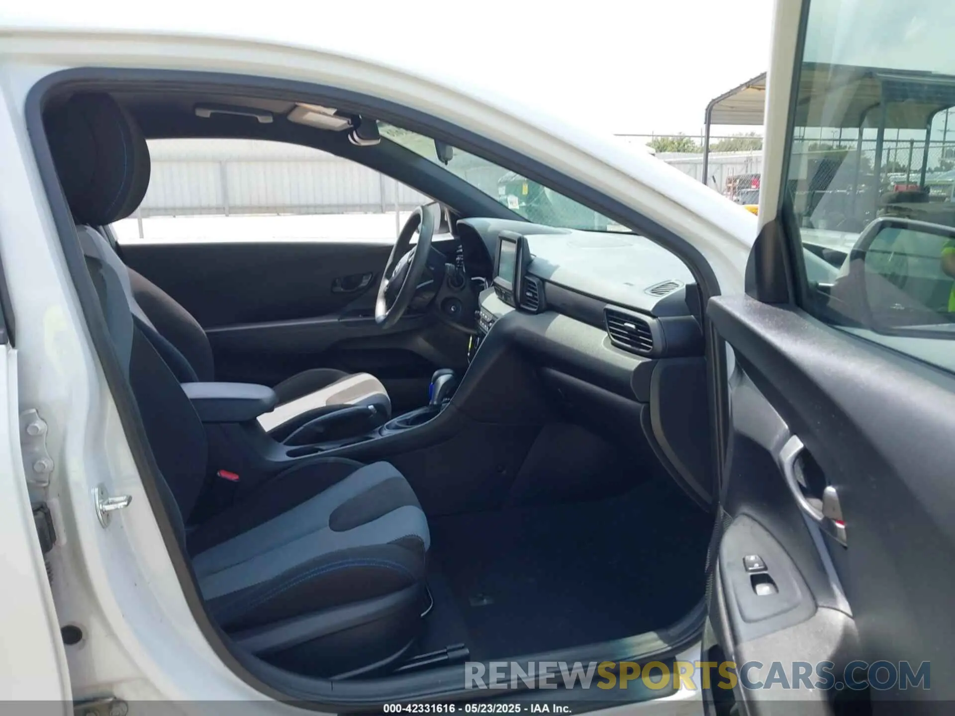 5 fotografías del automóvil dañado KMHTG6AF0LU029621 HYUNDAI VELOSTER 2020