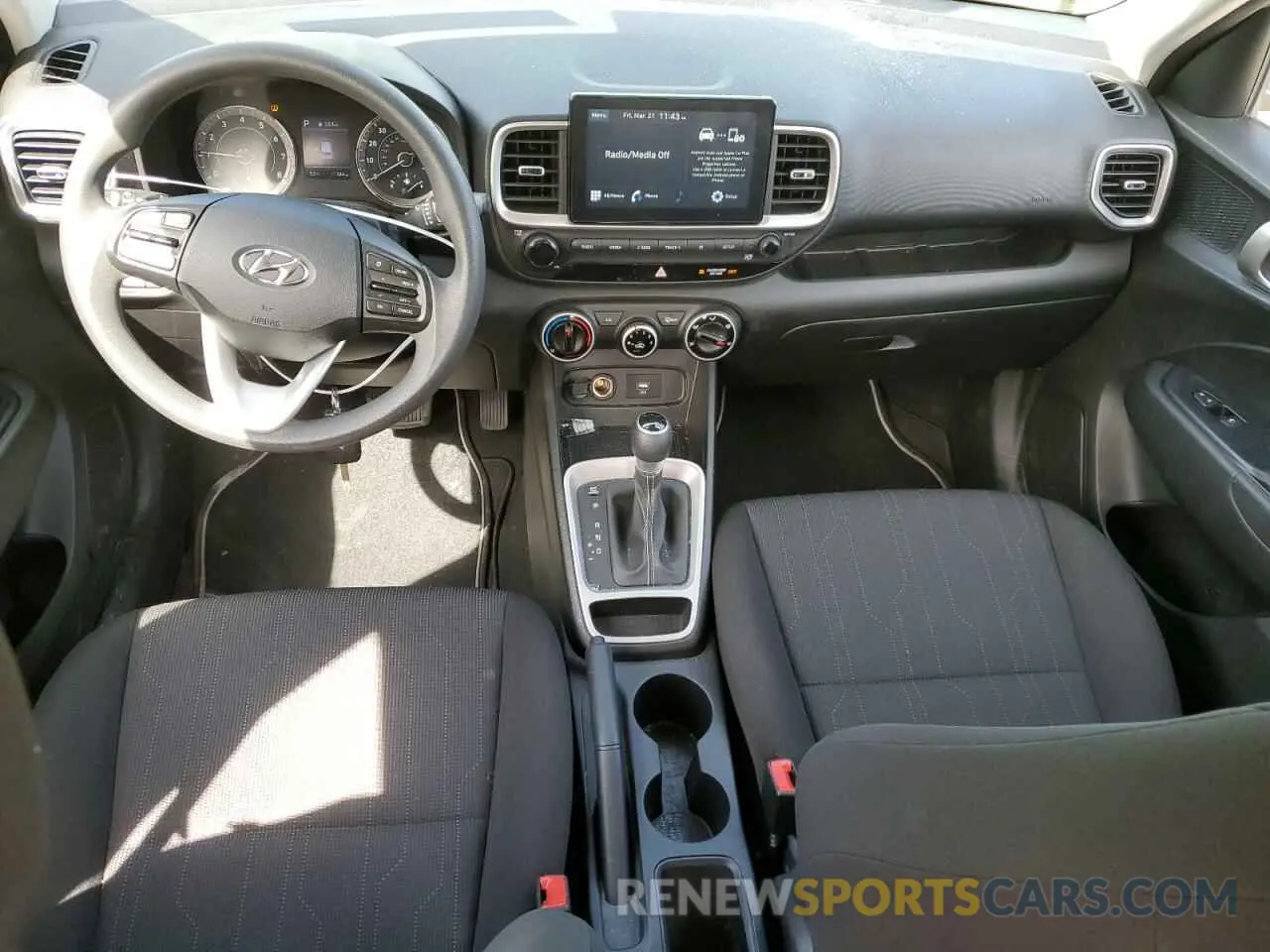 8 fotografías del automóvil dañado KMHRB8A33LU013102 HYUNDAI VENUE 2020