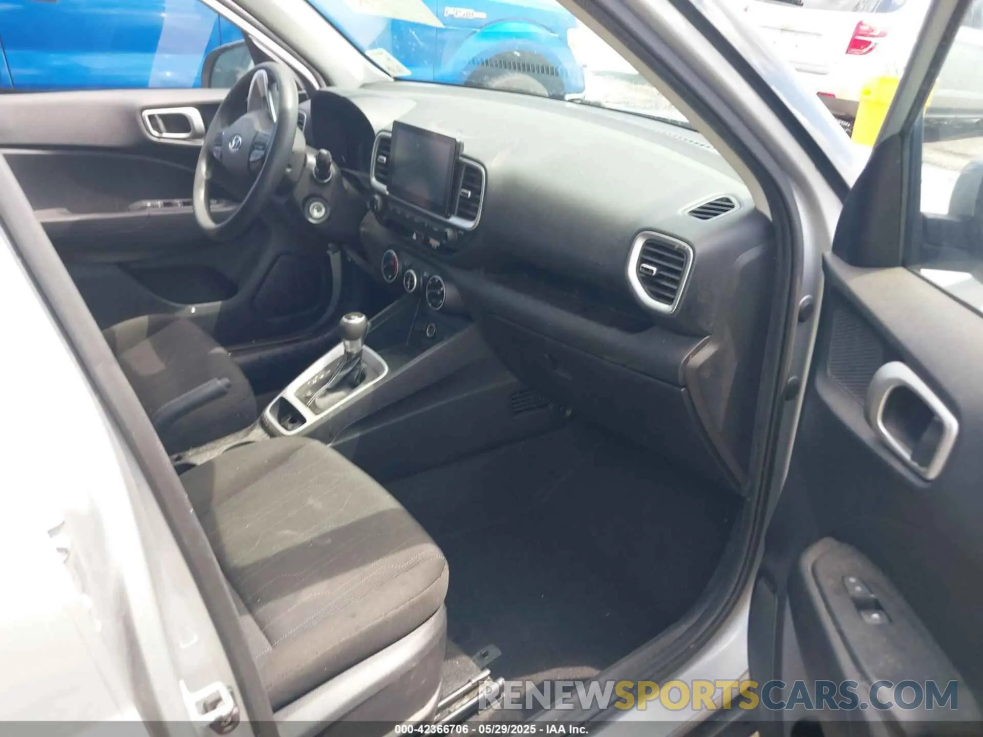 5 fotografías del automóvil dañado KMHRB8A36LU030024 HYUNDAI VENUE 2020