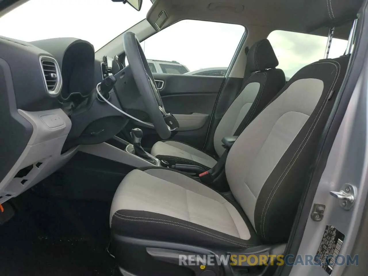 7 fotografías del automóvil dañado KMHRC8A32LU038179 HYUNDAI VENUE 2020